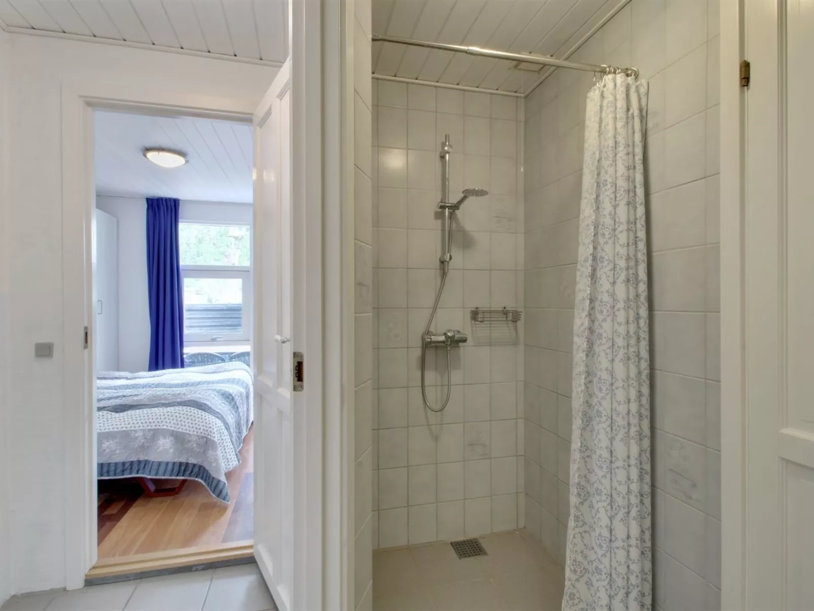 "Flora" - 150m from the sea-Binnen