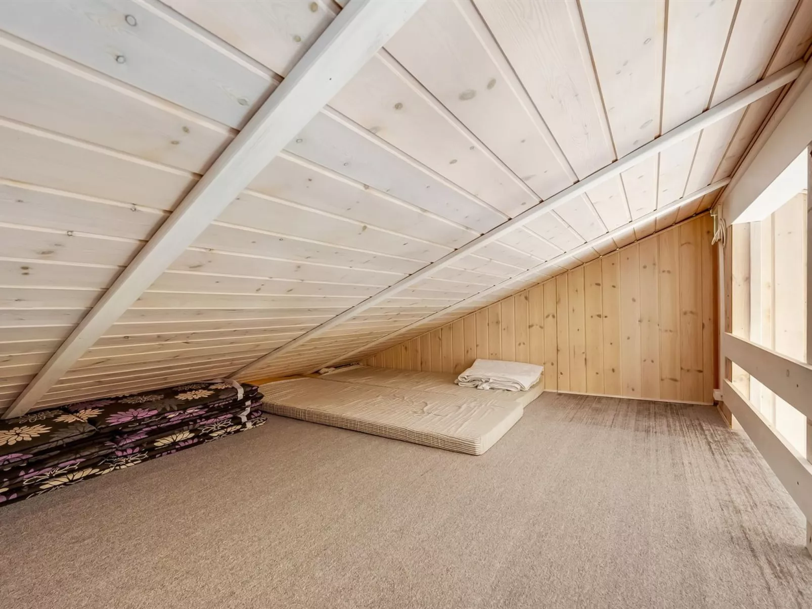 "Karlsefni" - 600m to the fjord-Binnen