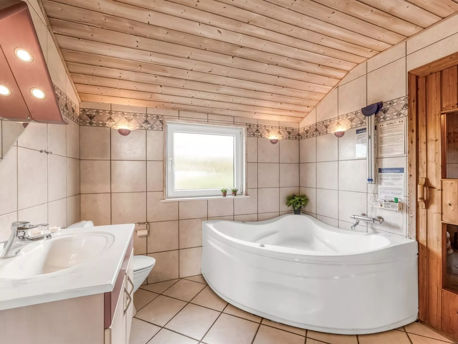 "Loviisa" - 300m to the fjord-Binnen