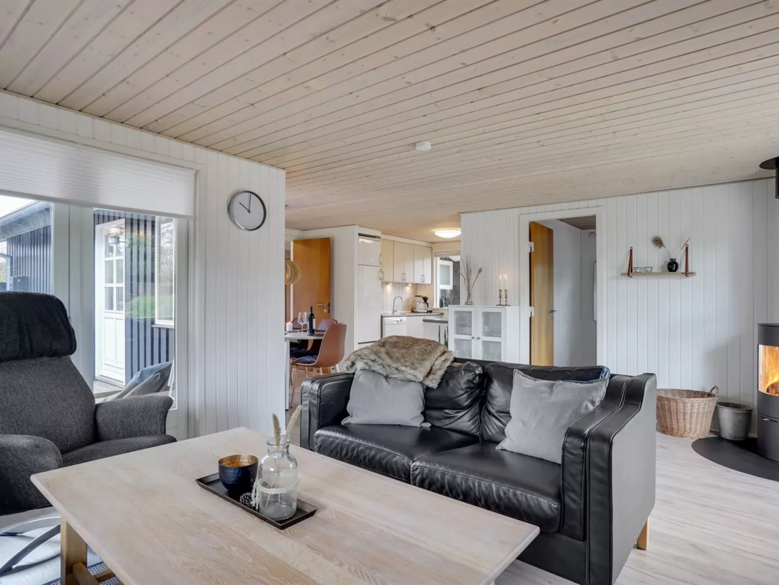 "Monja" - 2.2km from the sea-Binnen