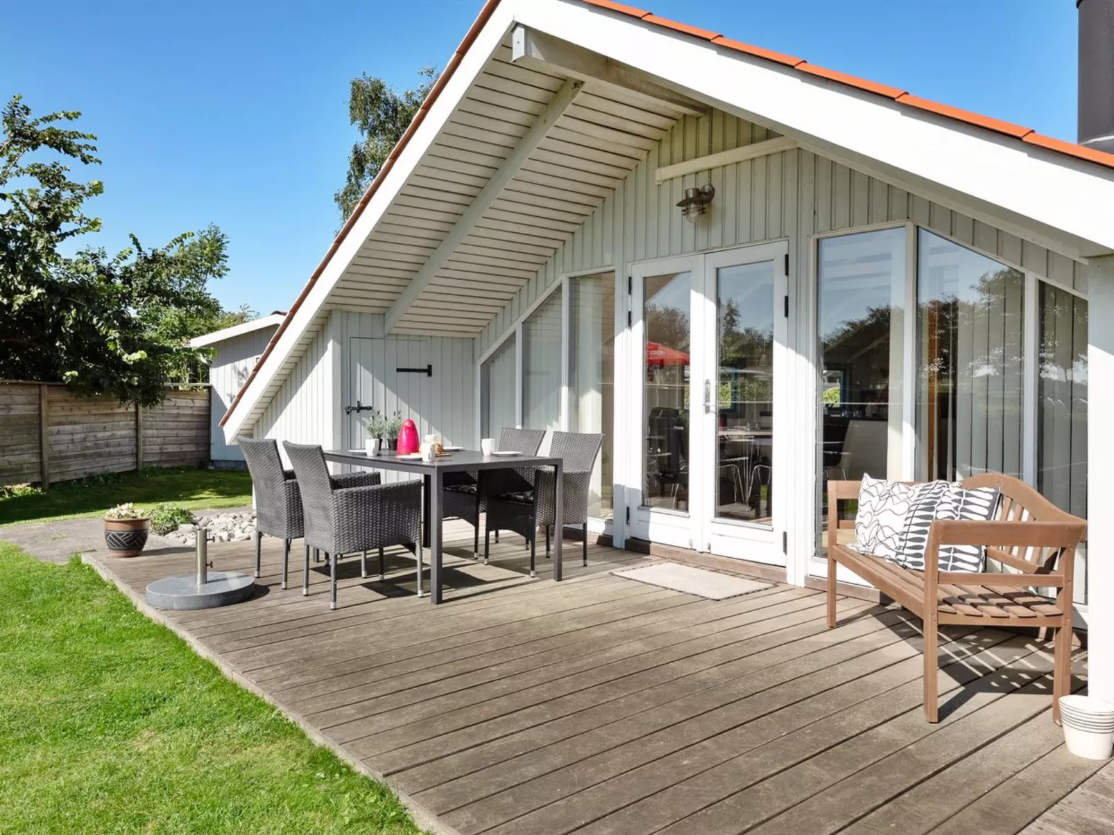 "Katrina" - 50m to the fjord-Buiten