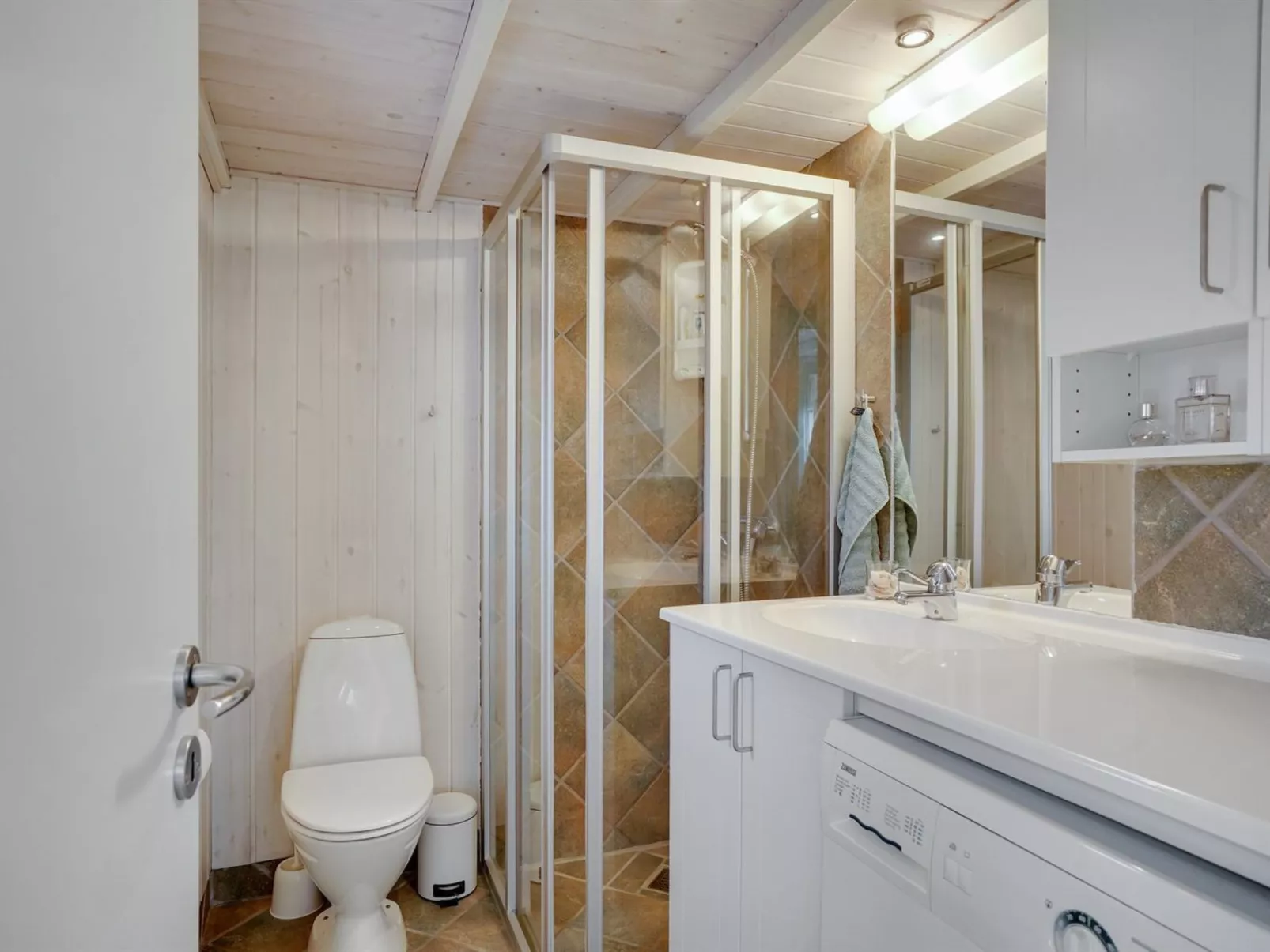 "Yara" - 1km to the fjord-Binnen