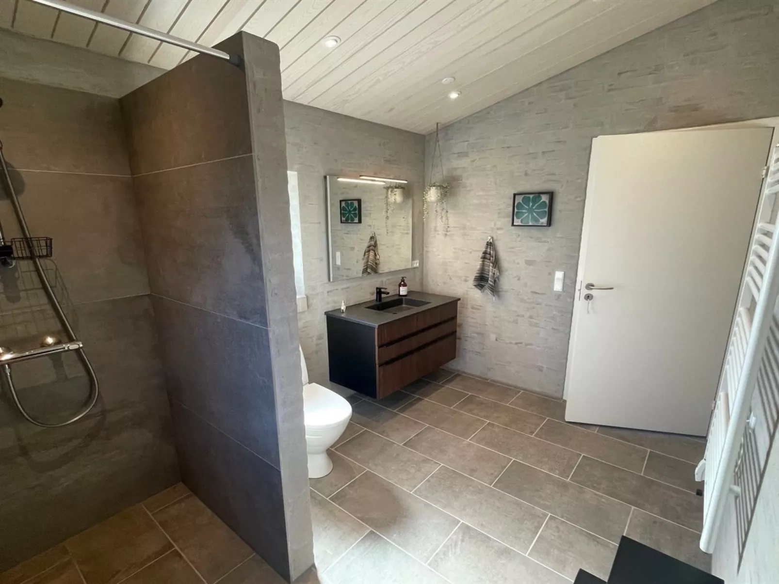 "Hinda" - 1.2km from the sea-Binnen