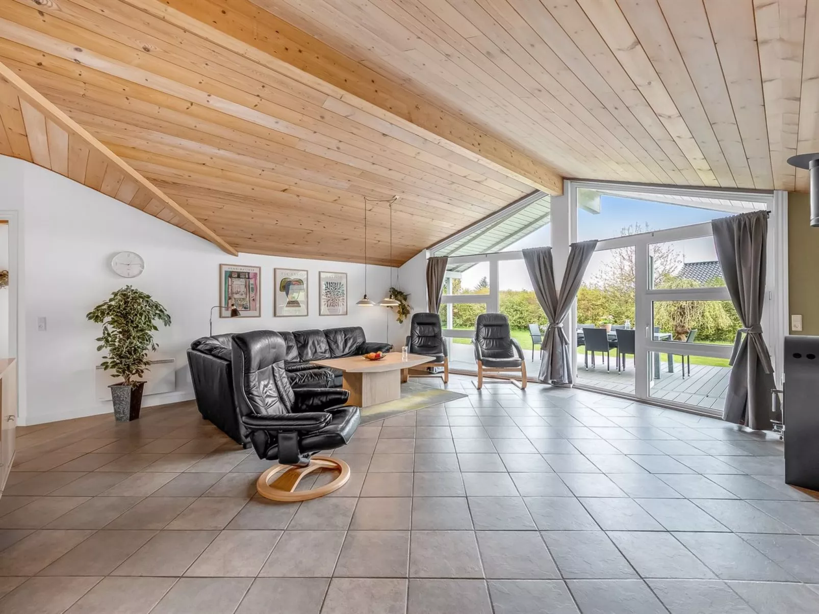 "Ingbritt" - 700m to the fjord-Binnen