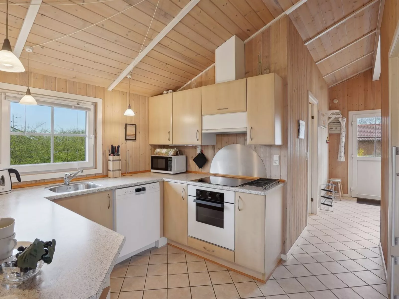 "Tinka" - 1.2km to the fjord-Binnen