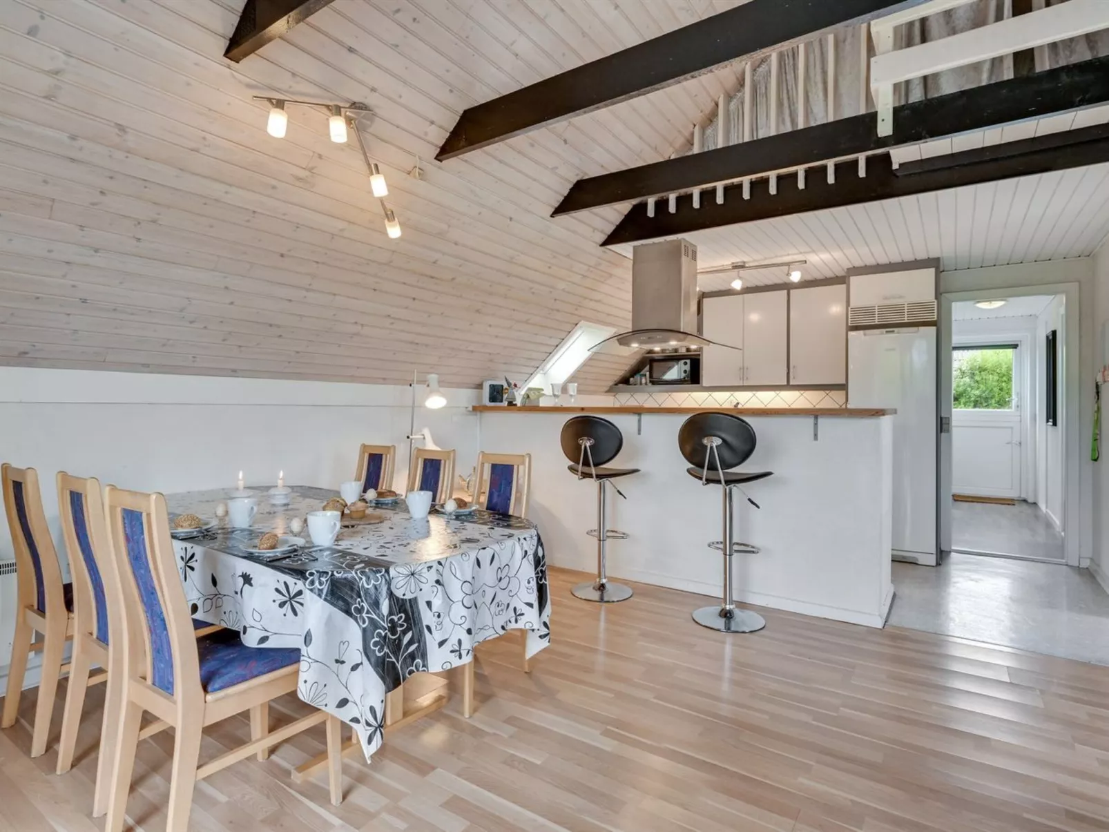 "Earline" - 900m to the fjord-Binnen