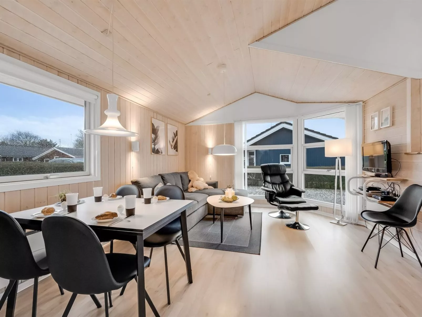 "Marten" - 1.2km to the fjord-Binnen