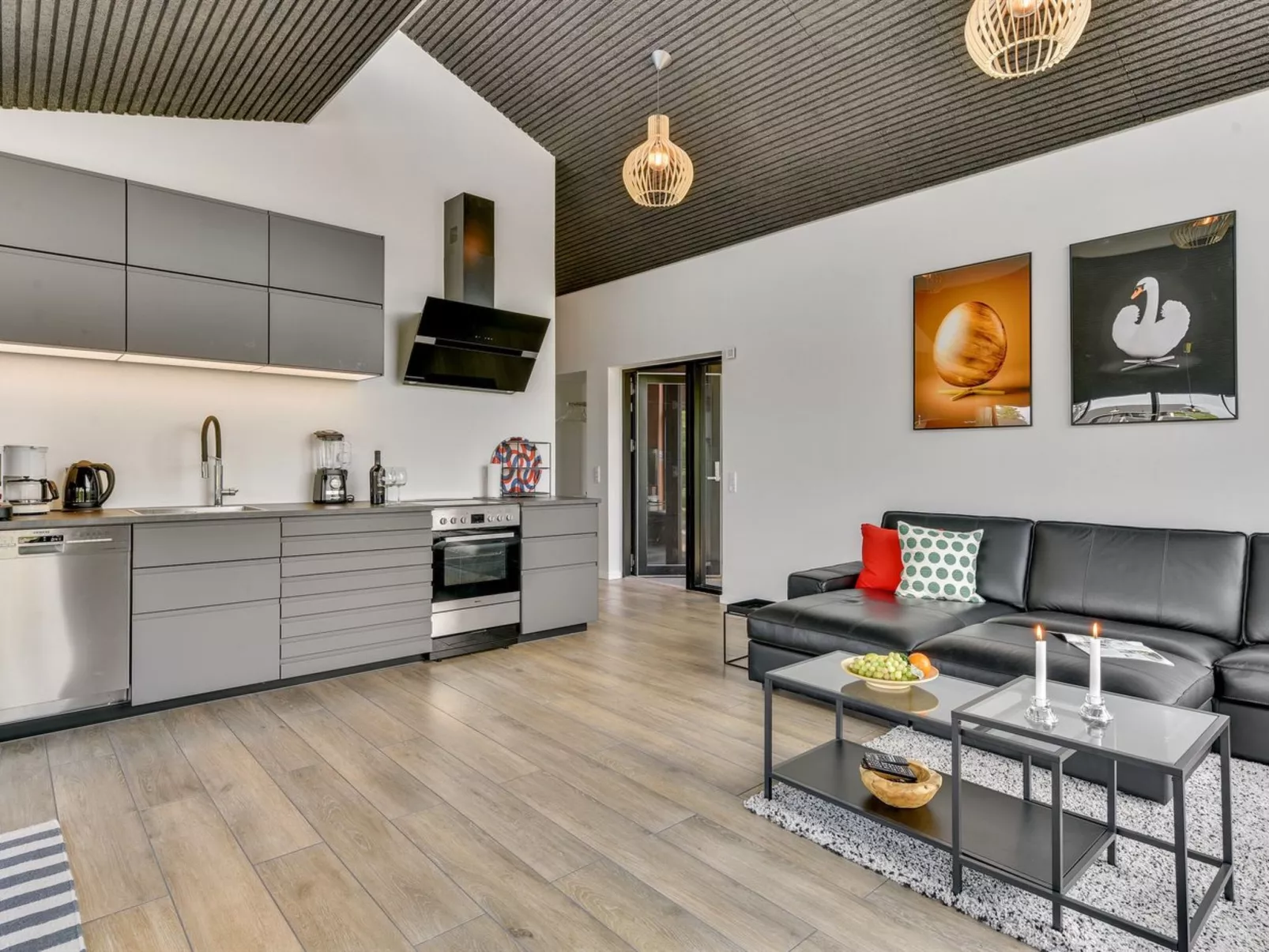 "Emilie" - 250m to the fjord-Binnen