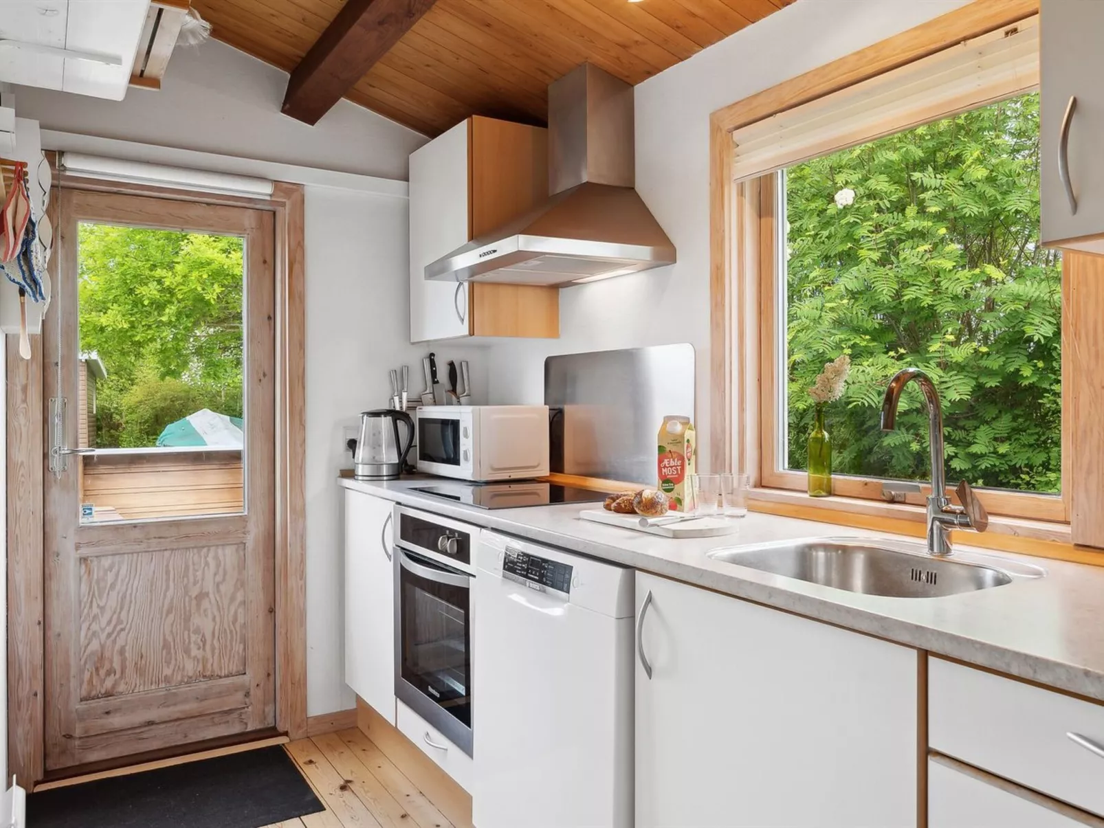 "Felicity" - 250m from the sea-Binnen