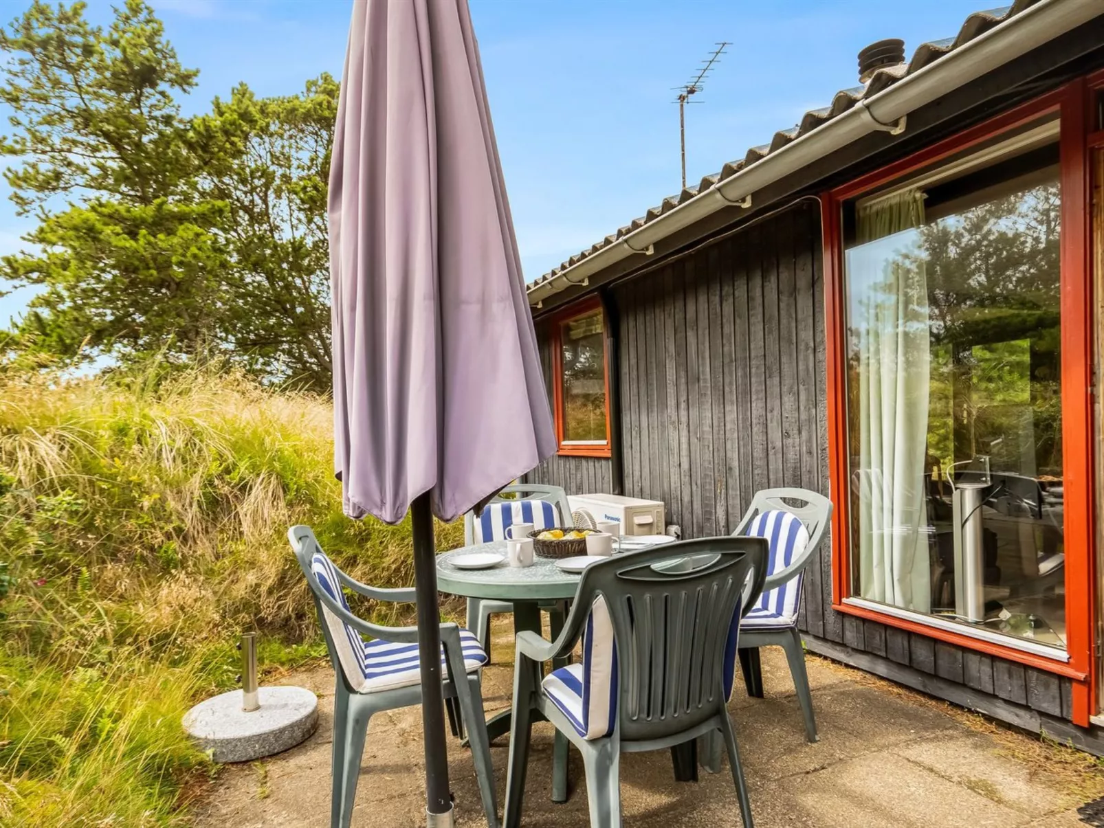 "Vemund" - 300m from the sea-Buiten