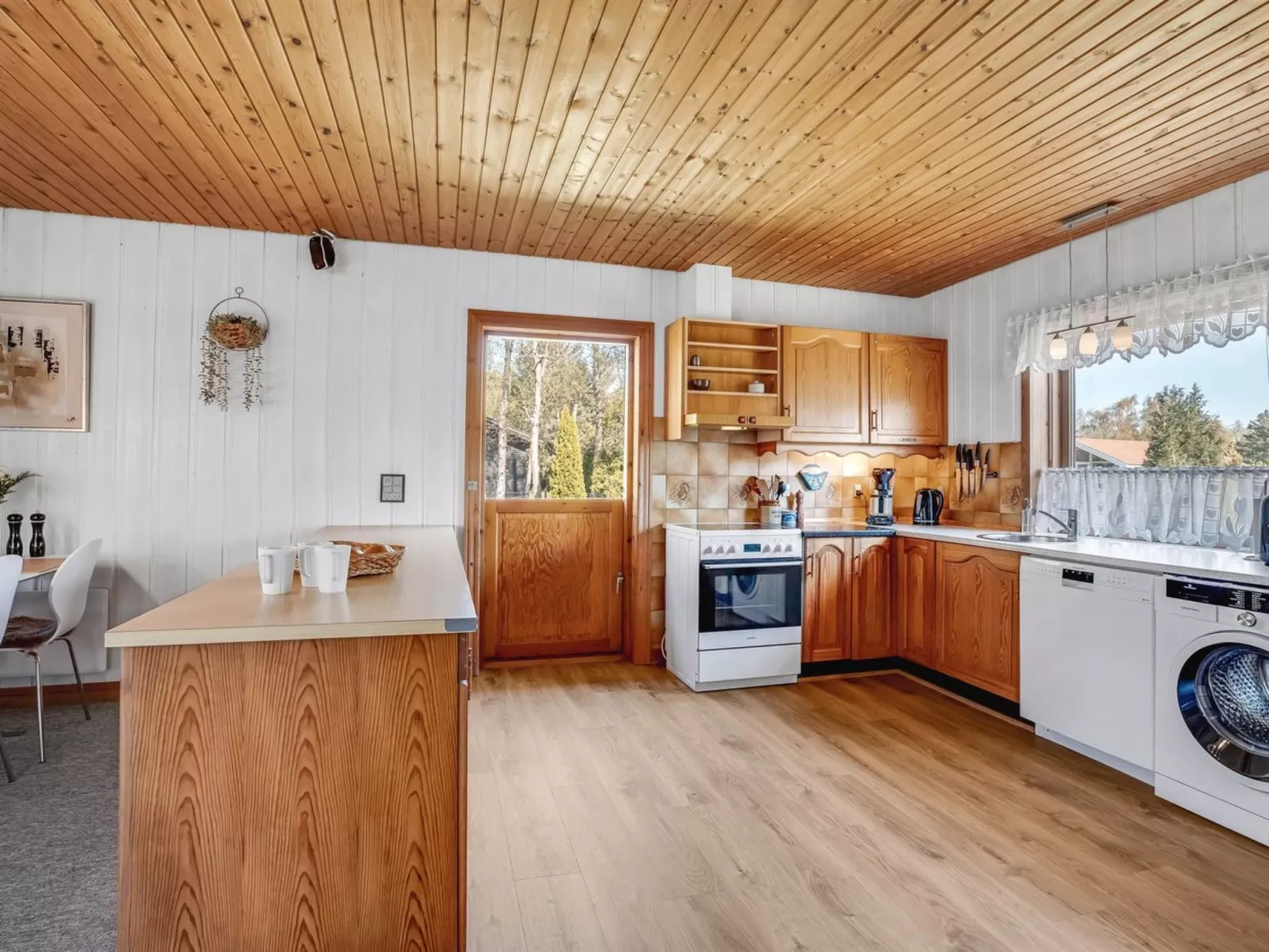 "Hakon" - 550m from the sea-Binnen