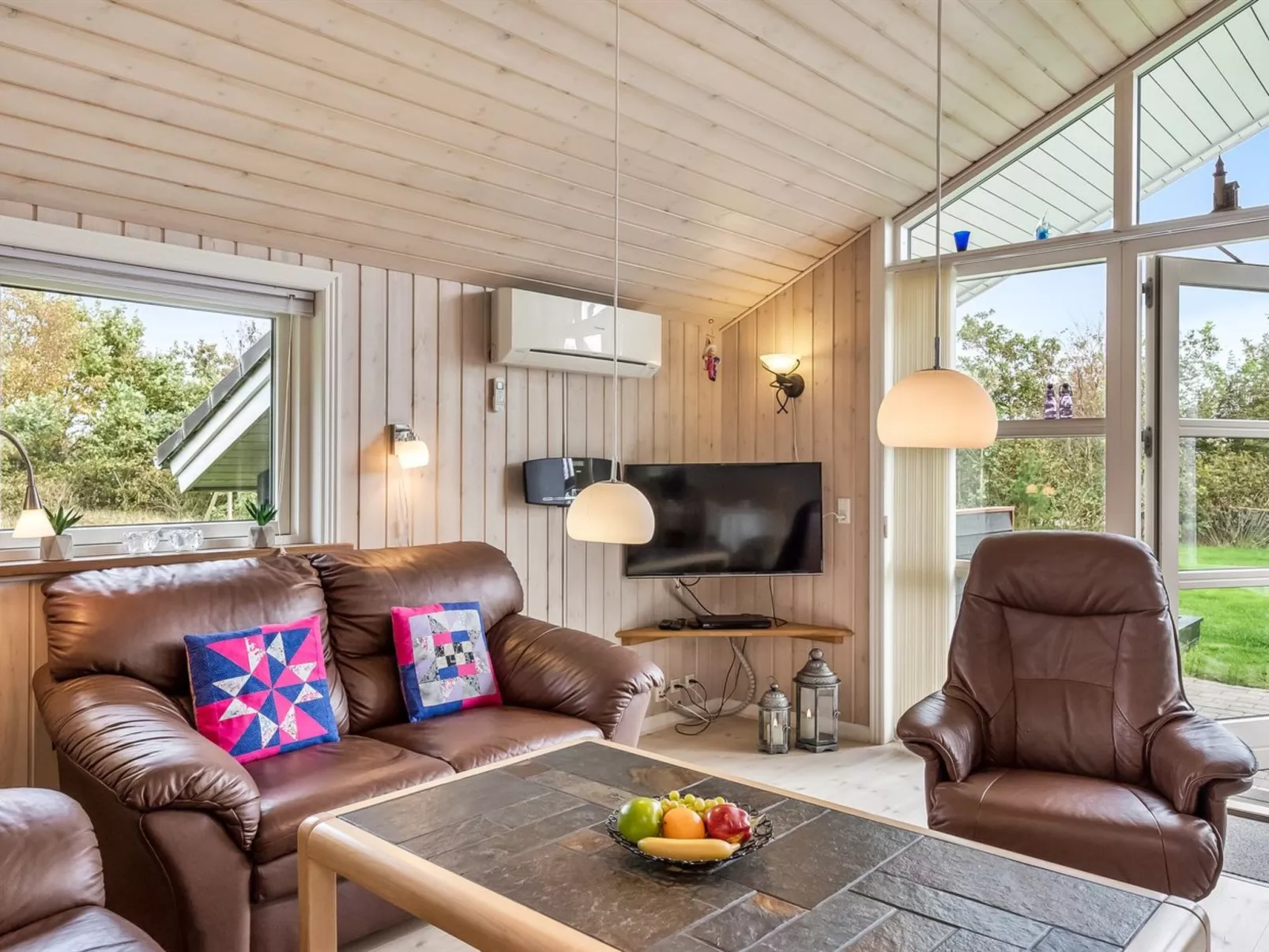 "Lillemor" - 800m to the fjord-Binnen