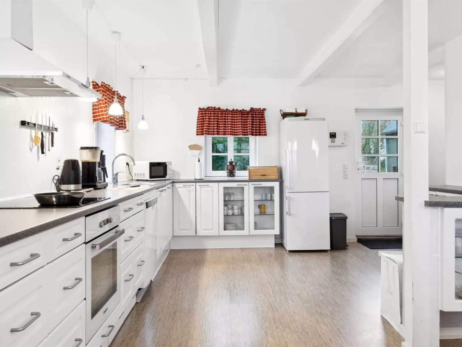 "Eliane" - 1.8km from the sea-Binnen