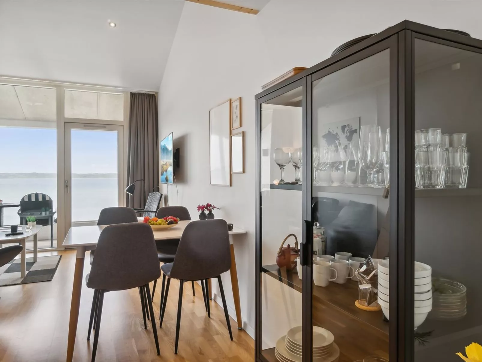 "Jærind" - 20m from the sea-Binnen