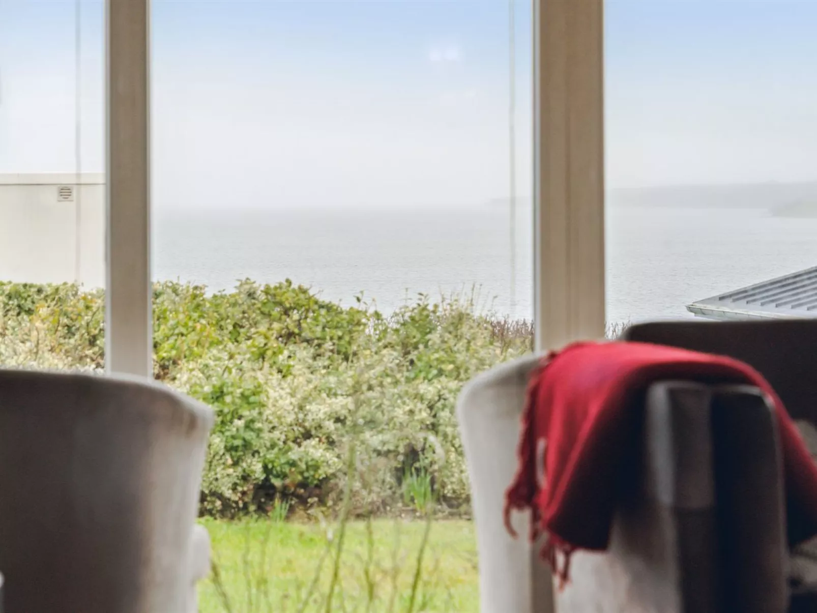 "Ormar" - 100m to the fjord-Binnen