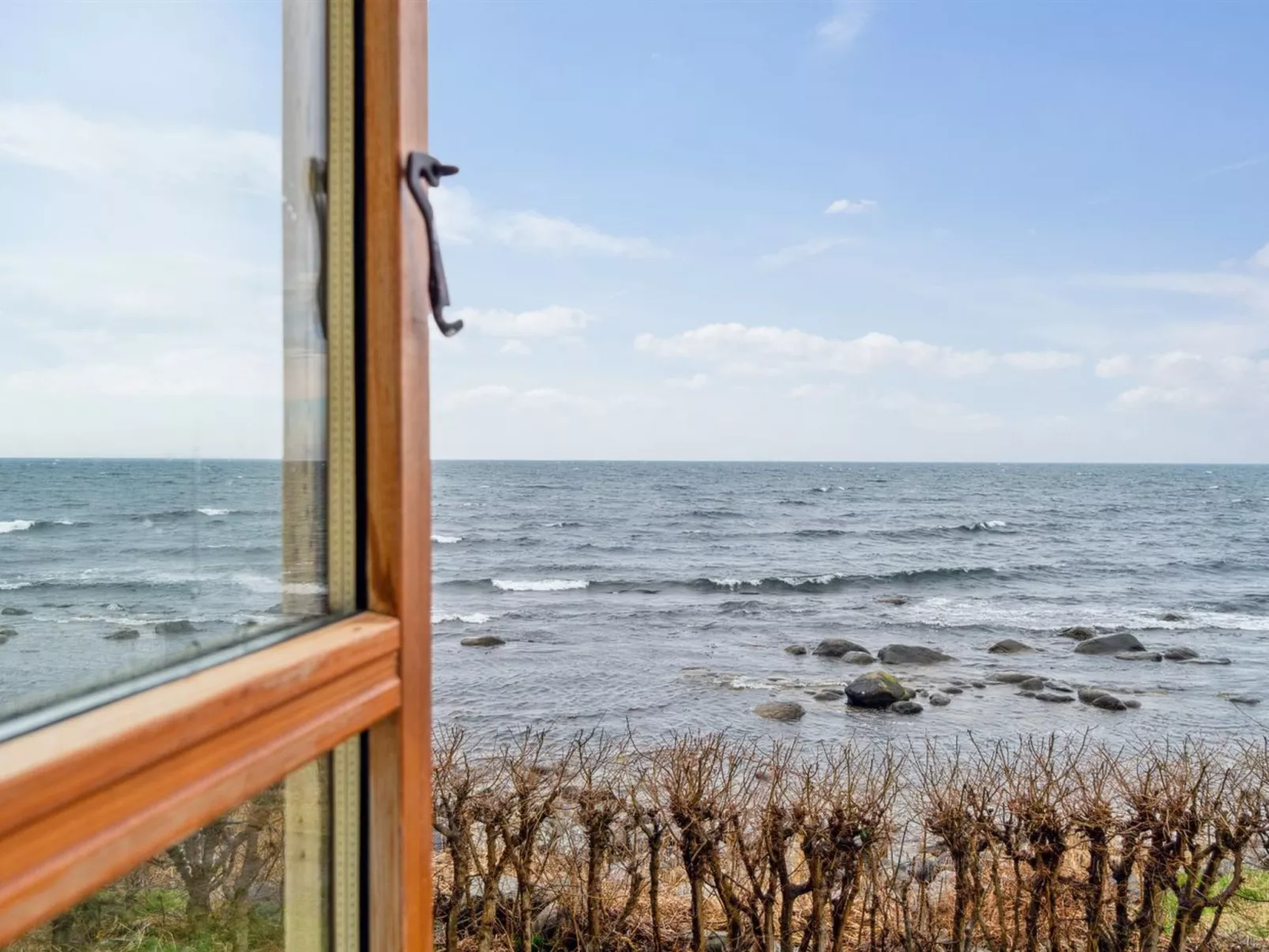 "Scarlet" - 5m from the sea-Buiten