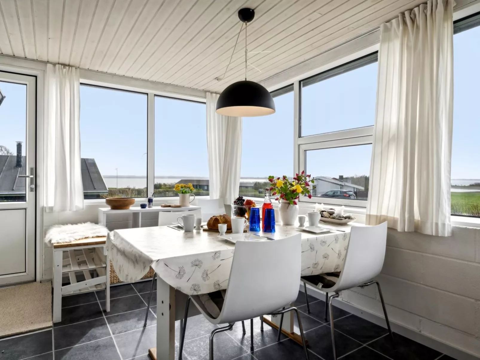 "Aletha" - 300m to the fjord-Binnen