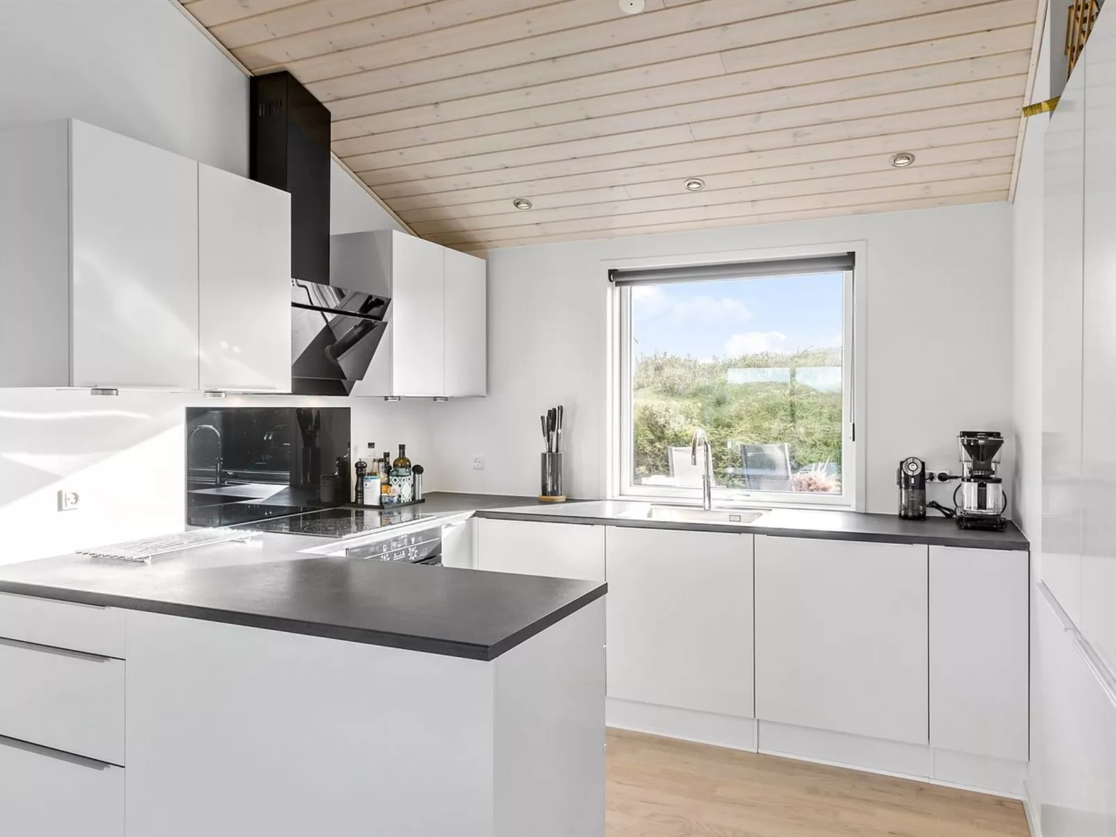 "Mirla" - 50m from the sea-Binnen