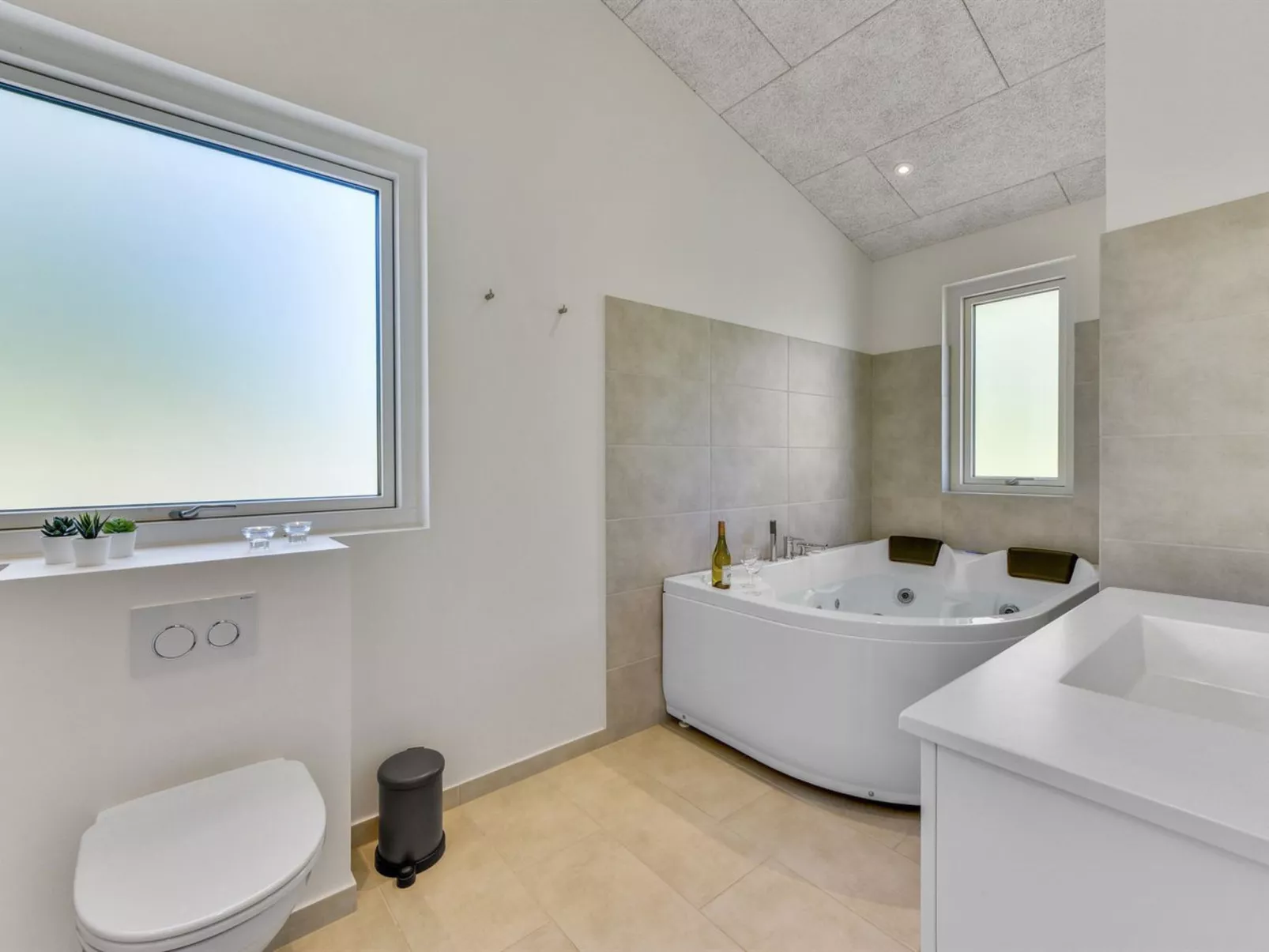 "Merve" - 800m to the fjord-Binnen