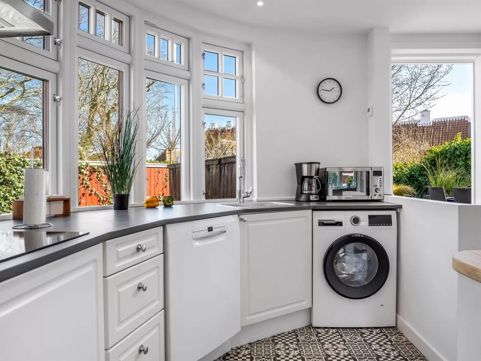 "Yorick" - 300m from the sea-Binnen