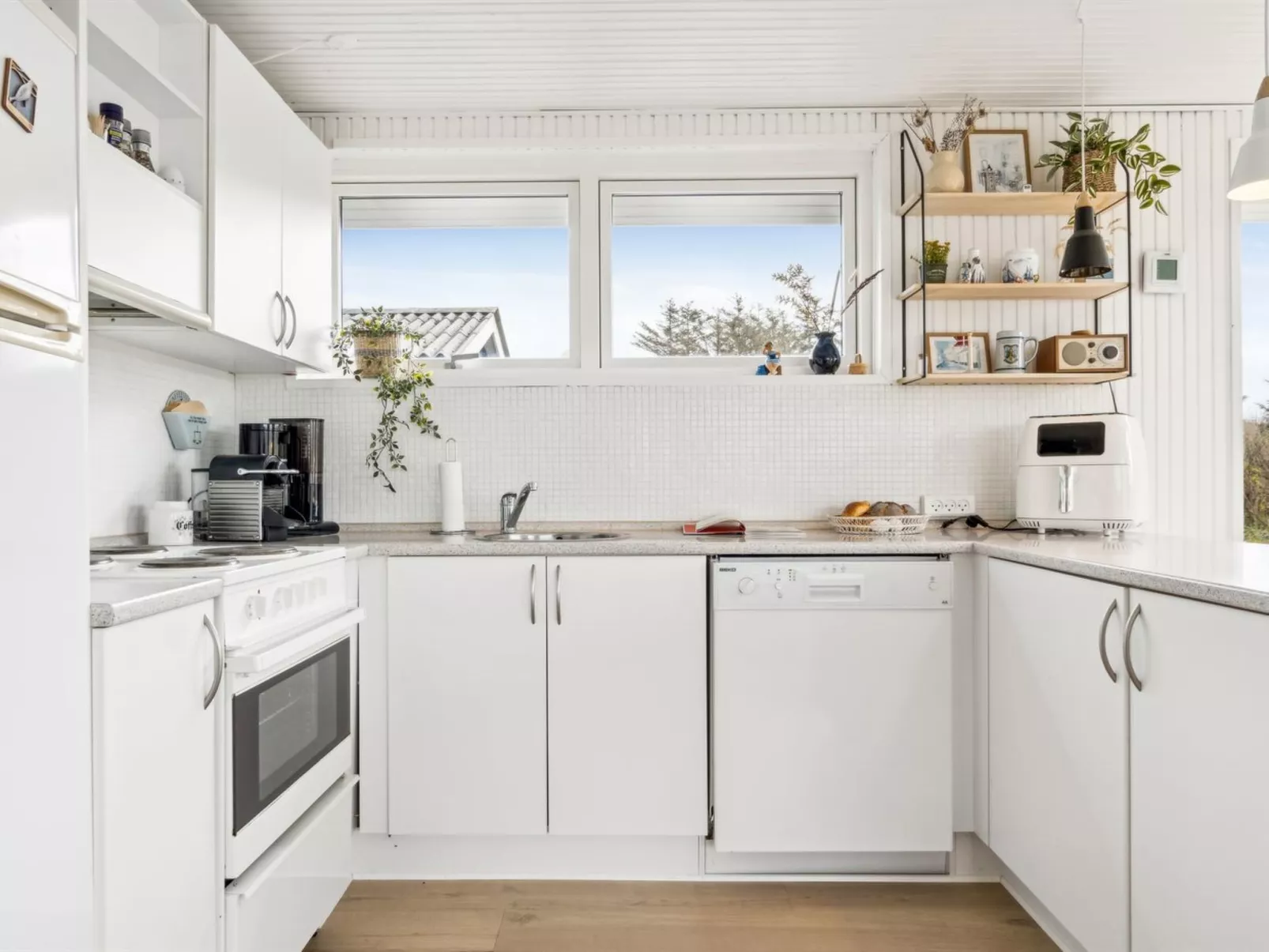 "Zina" - 600m from the sea-Binnen