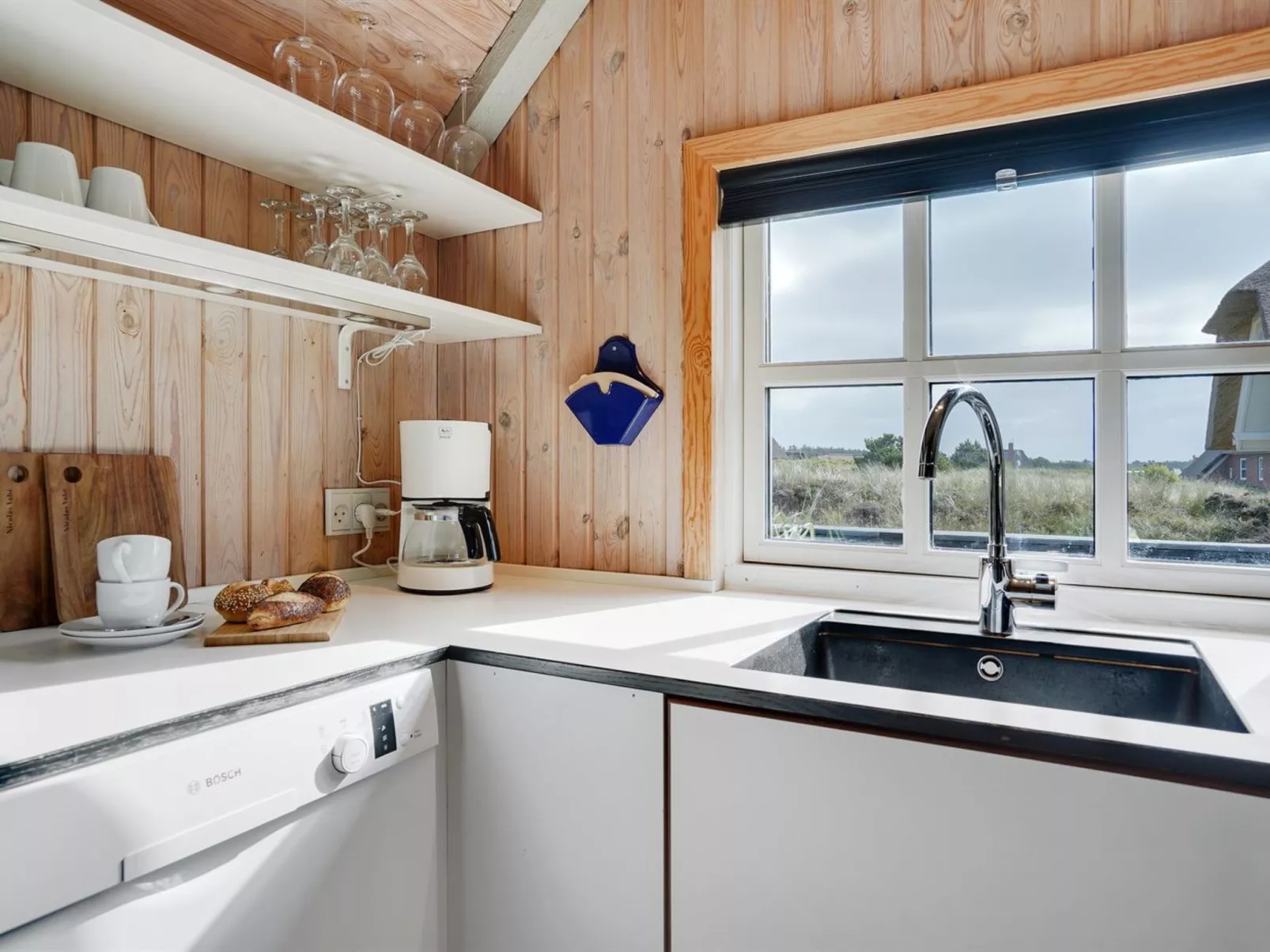 "Kajin" - 200m from the sea-Binnen