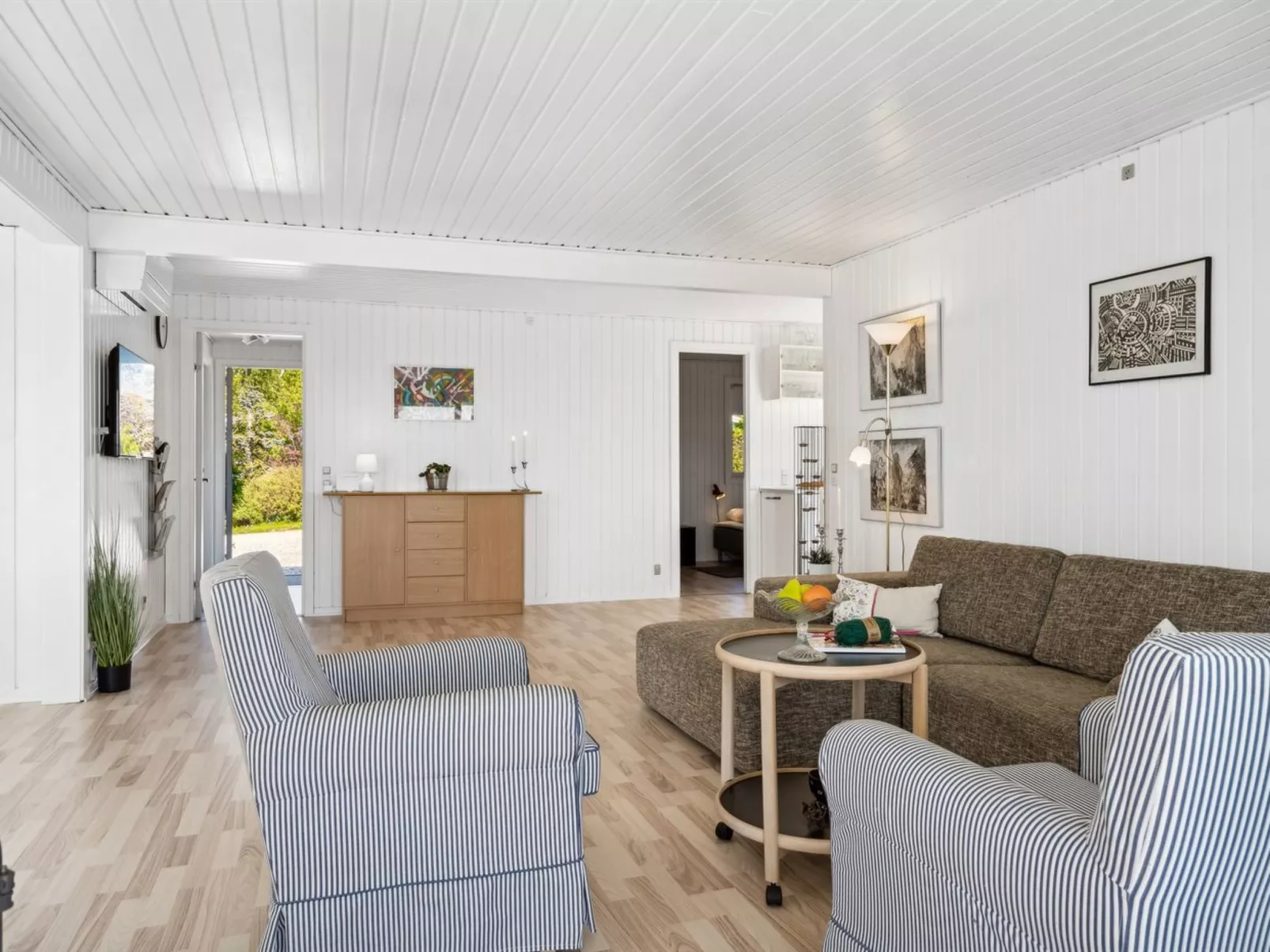 "Manfred" - 250m from the sea-Binnen