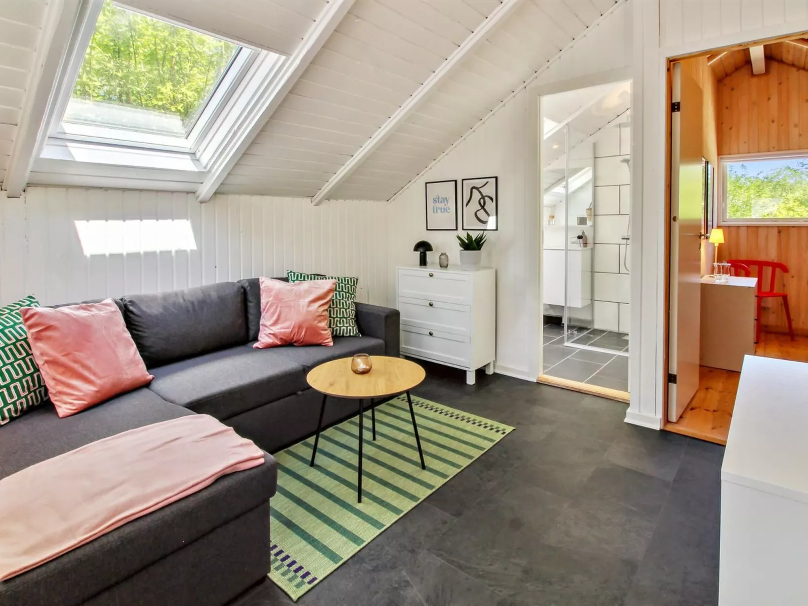 "Jaakob" - 30km from the sea-Binnen