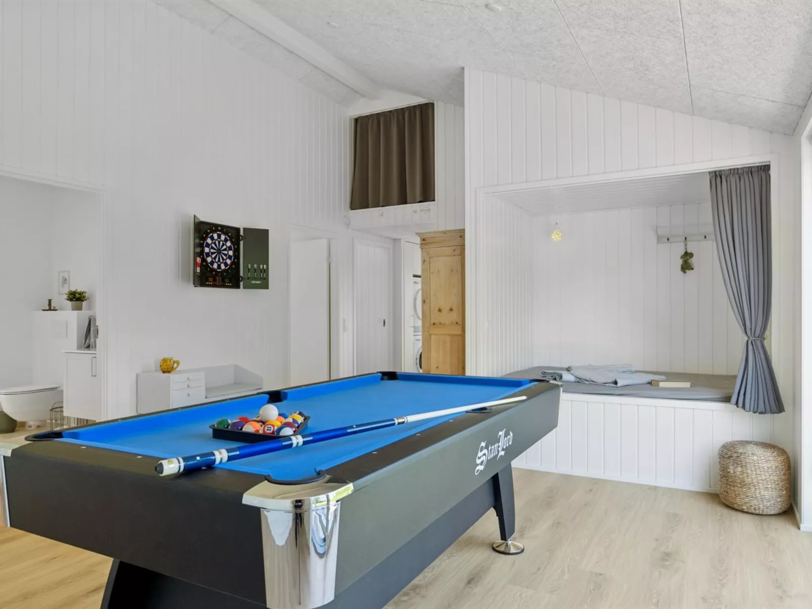 "Lonneke" - 450m from the sea-Binnen