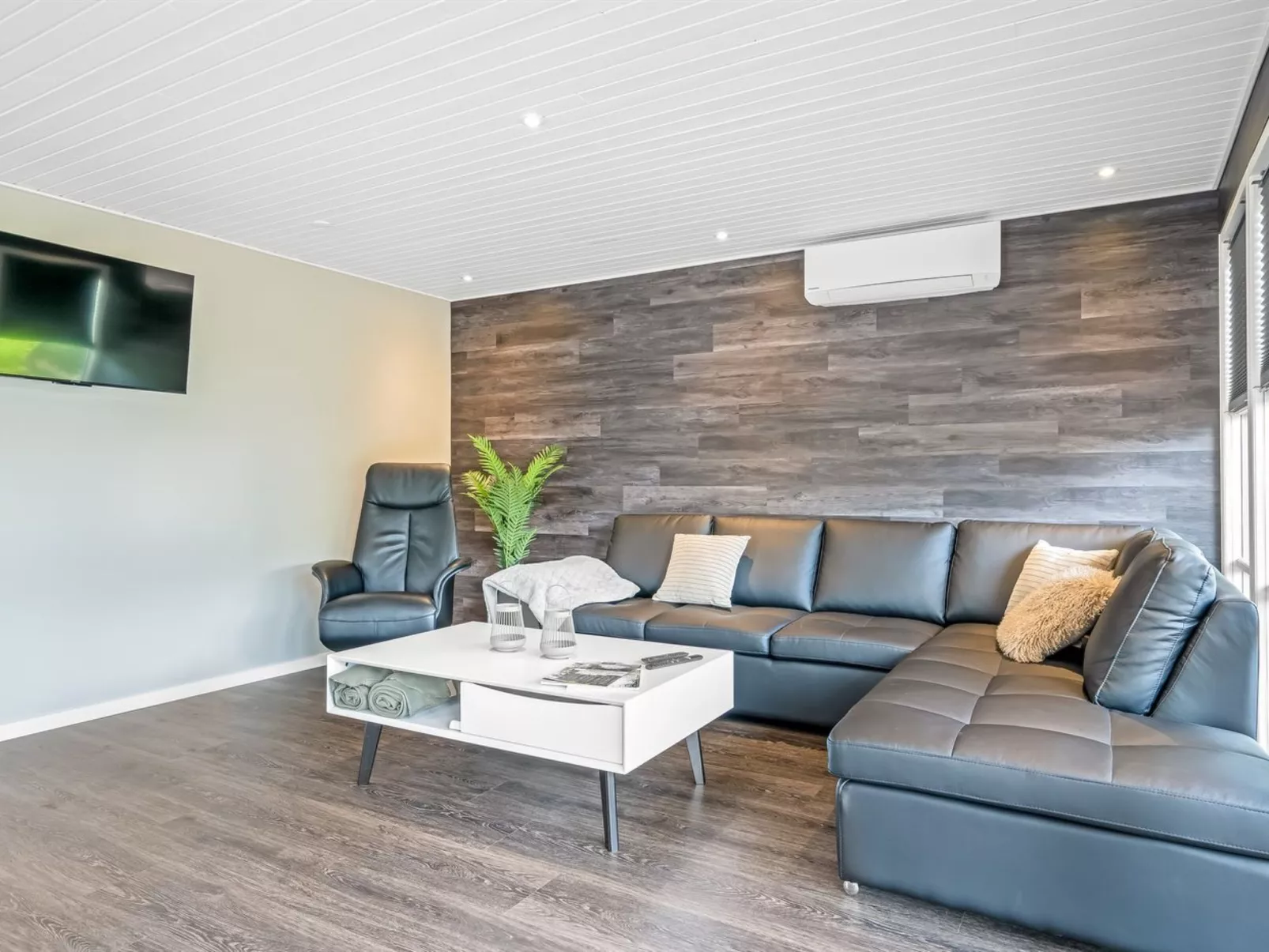 "Skip" - 300m to the fjord-Binnen