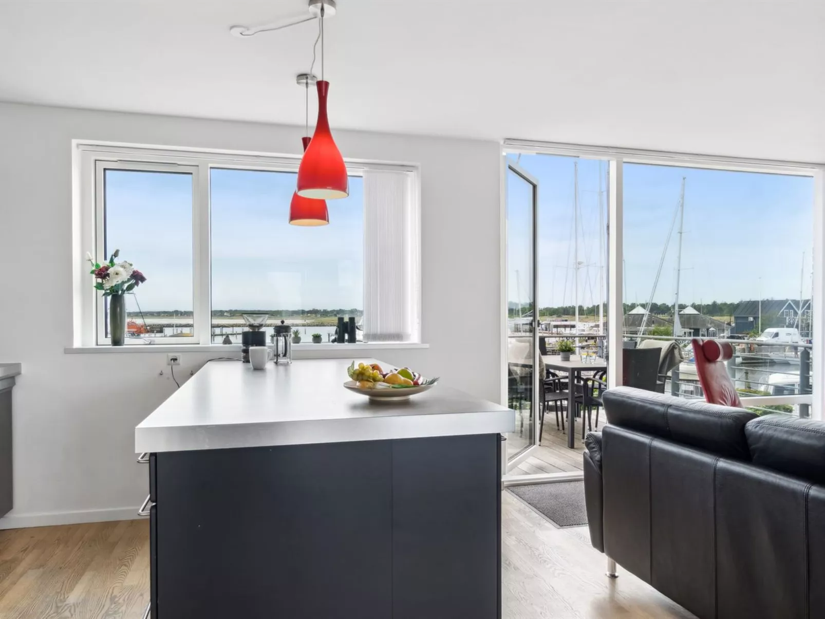 "Skade" - 10m from the sea-Binnen