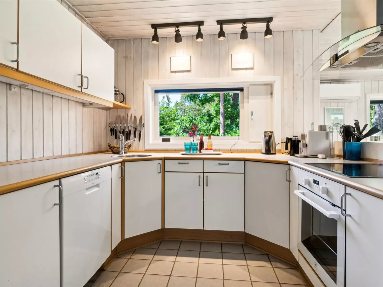 "Auvo" - 200m from the sea-Binnen