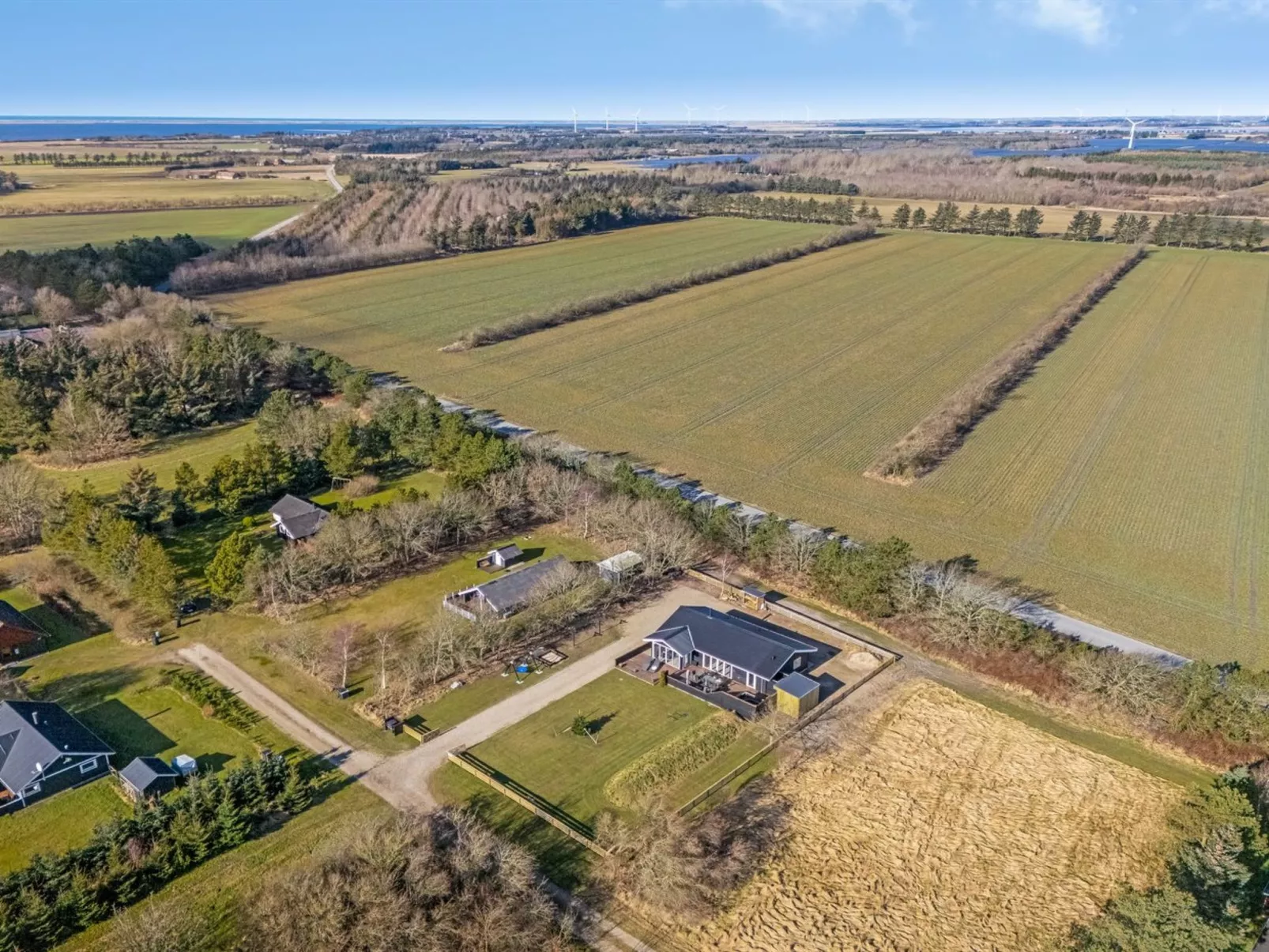 "Elisaveta" - 400m to the fjord-Buiten