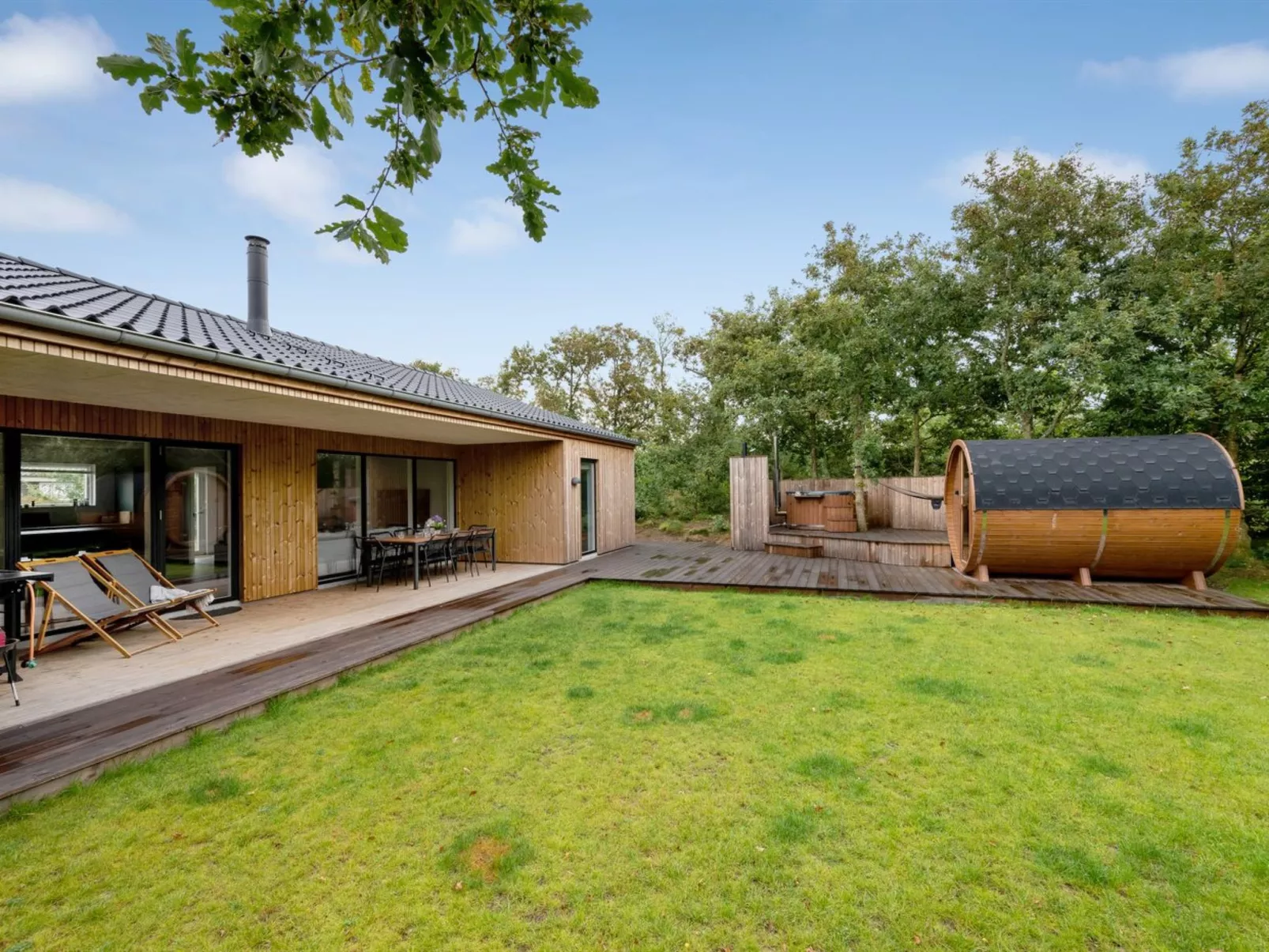 "Liutulf" - 350m to the fjord-Buiten