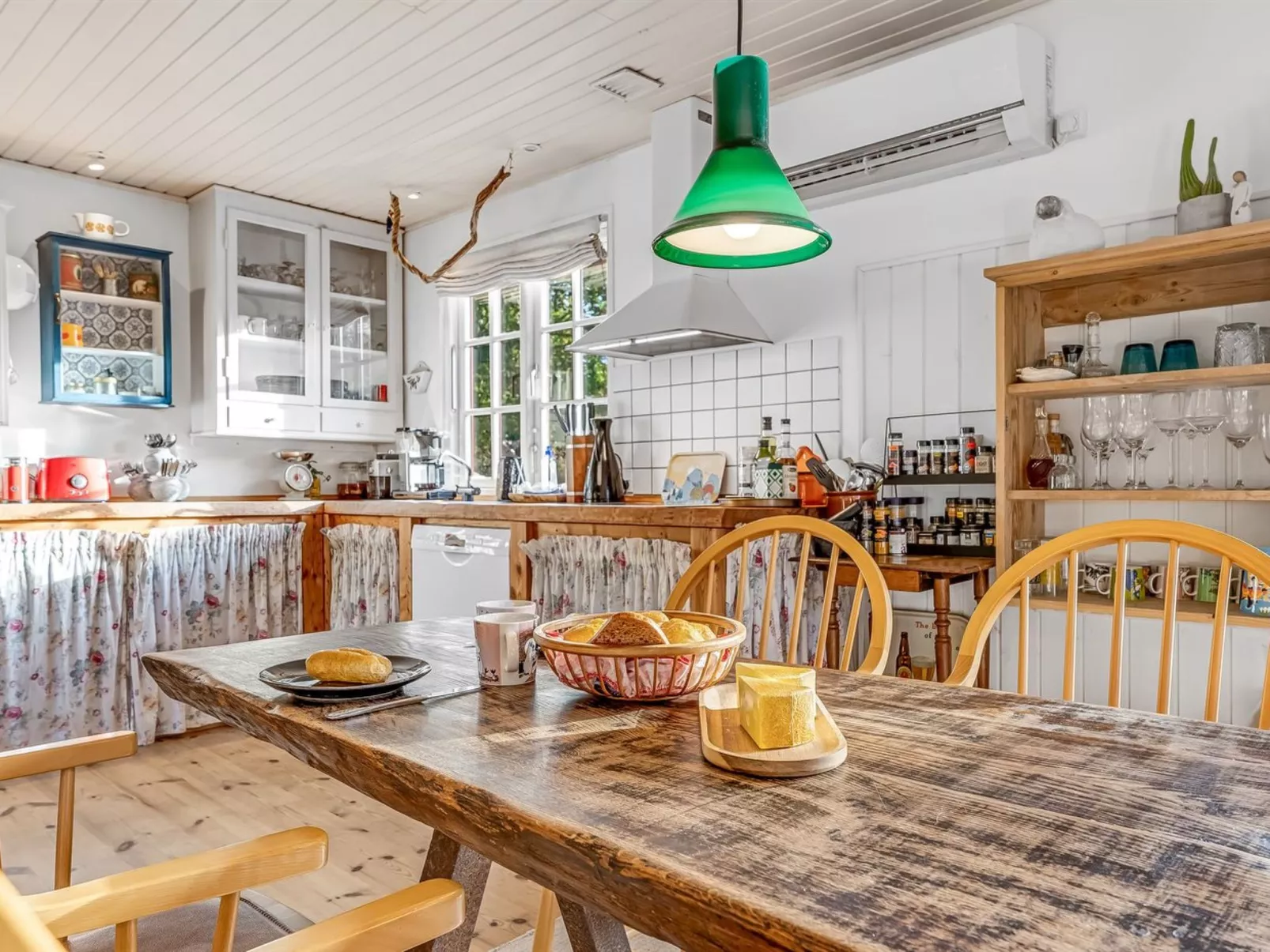 "Heraldine" - 400m from the sea-Binnen