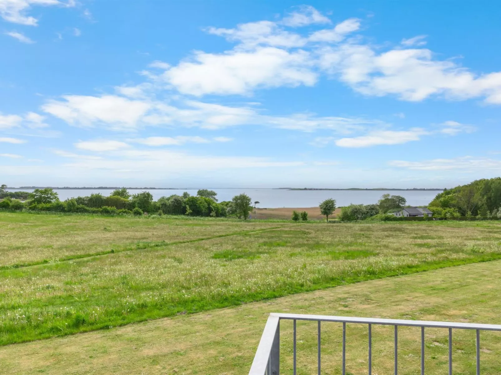 "Krum" - 300m from the sea-Buiten