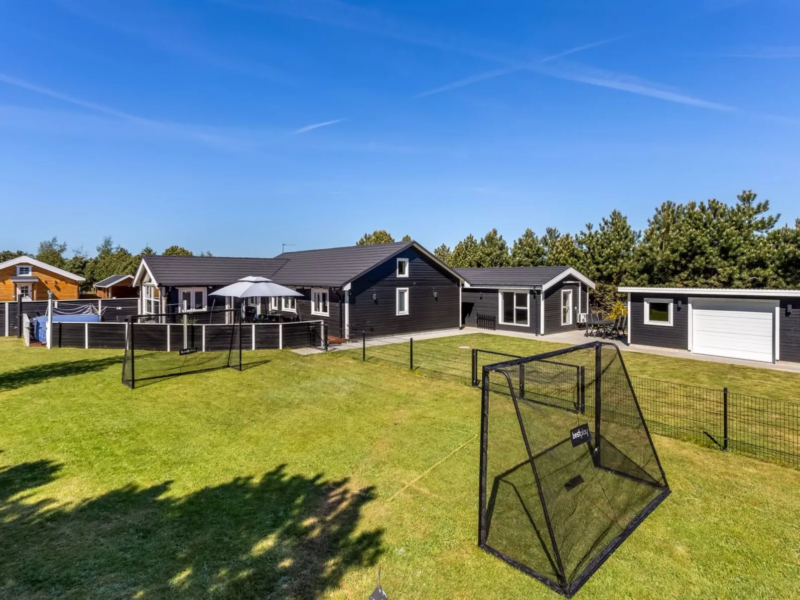 "Amdi" - 1.3km from the sea-Buiten