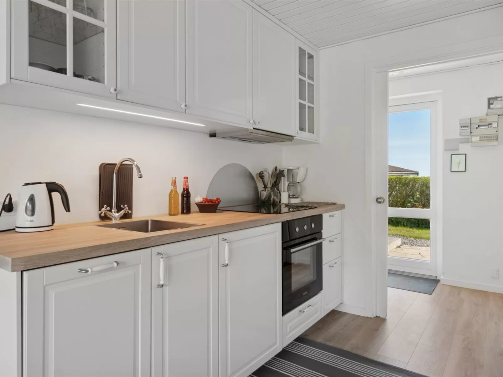 "Kate" - 300m from the sea-Binnen