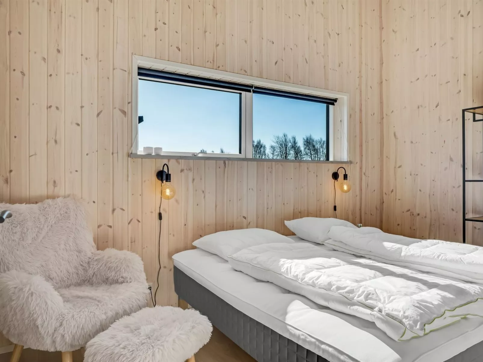 "Ilze" -  from the sea-Binnen