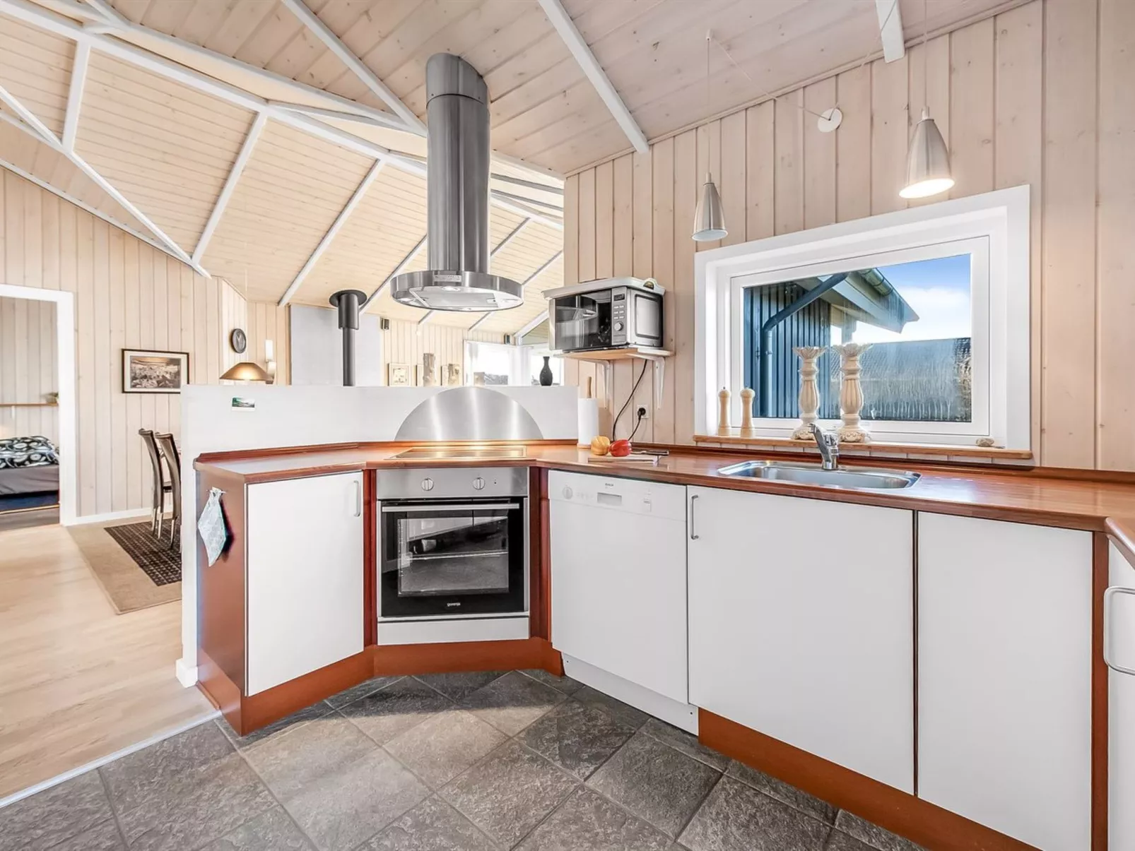 "Asgard" - 800m to the fjord-Binnen