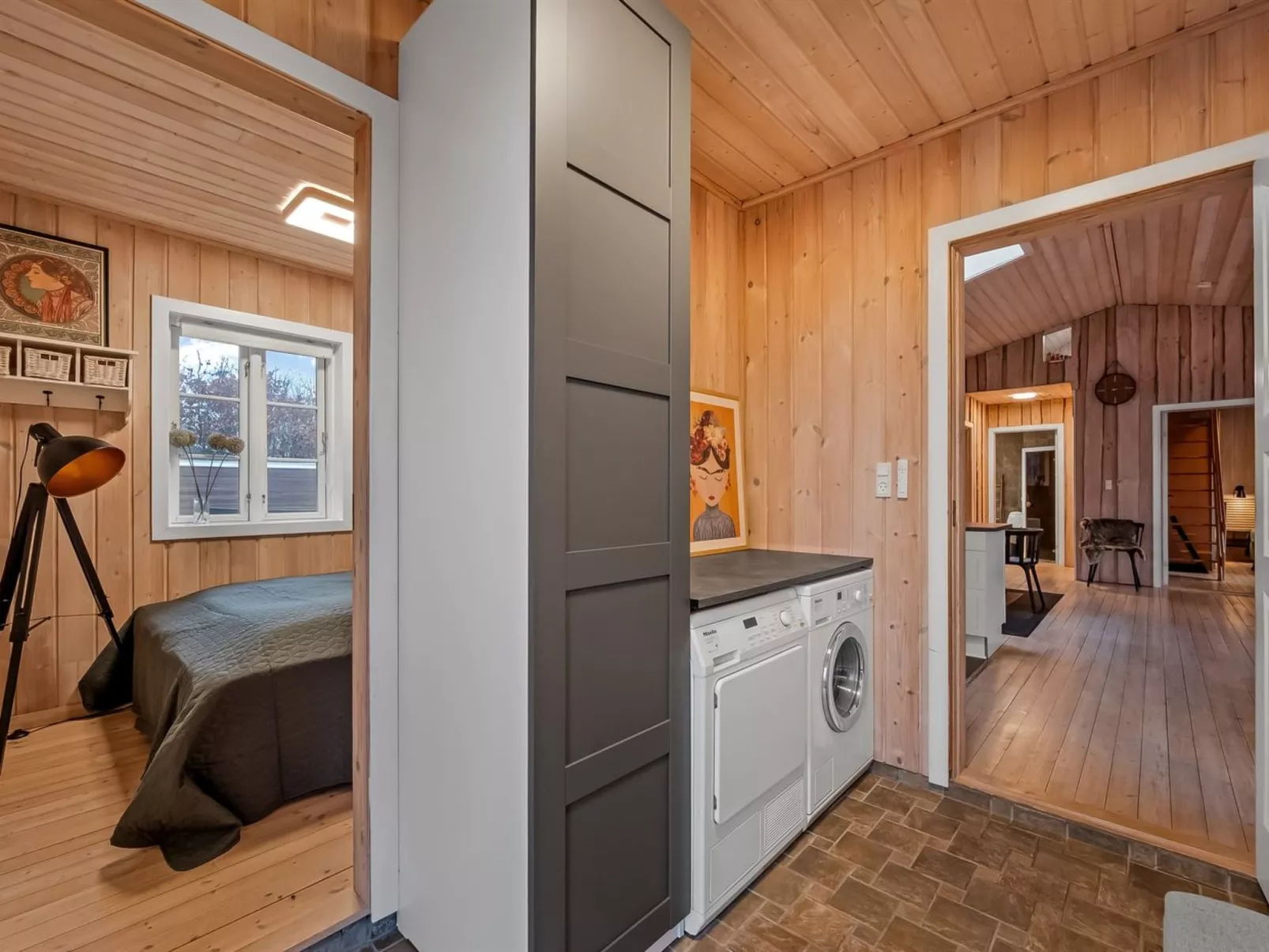 "Gunwald" - 1km to the fjord-Binnen