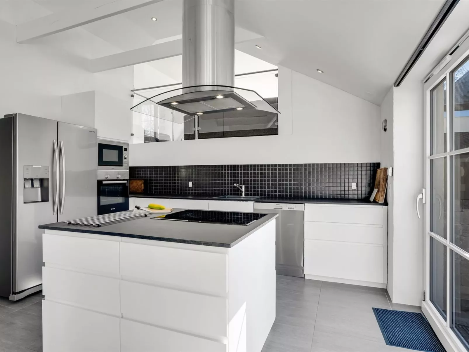 "Judit" - 10m from the sea-Binnen