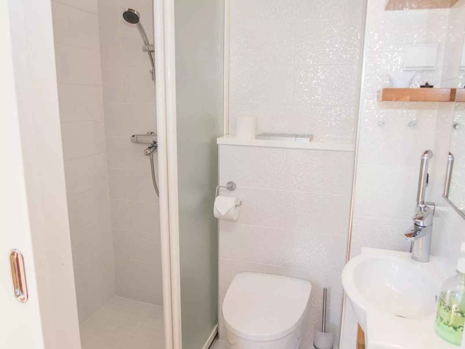 Holy lake chalet b-Binnen