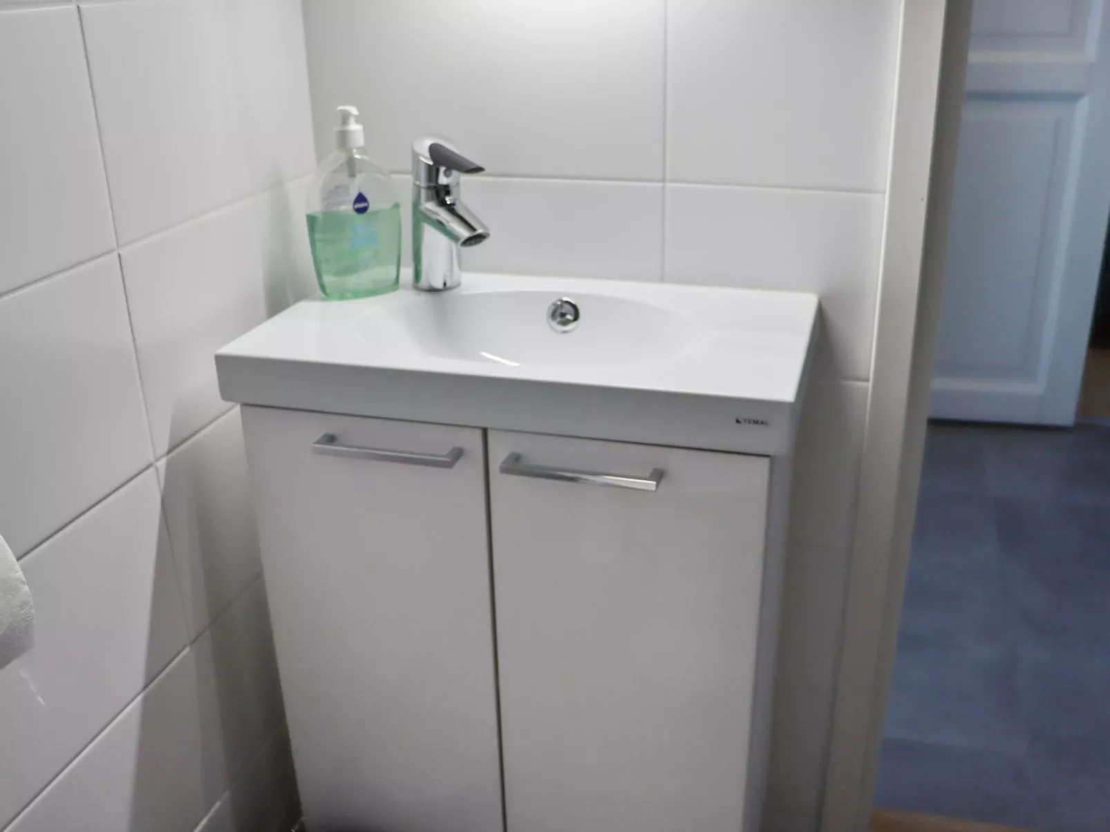 Hallantytär b4 paritalo-Binnen