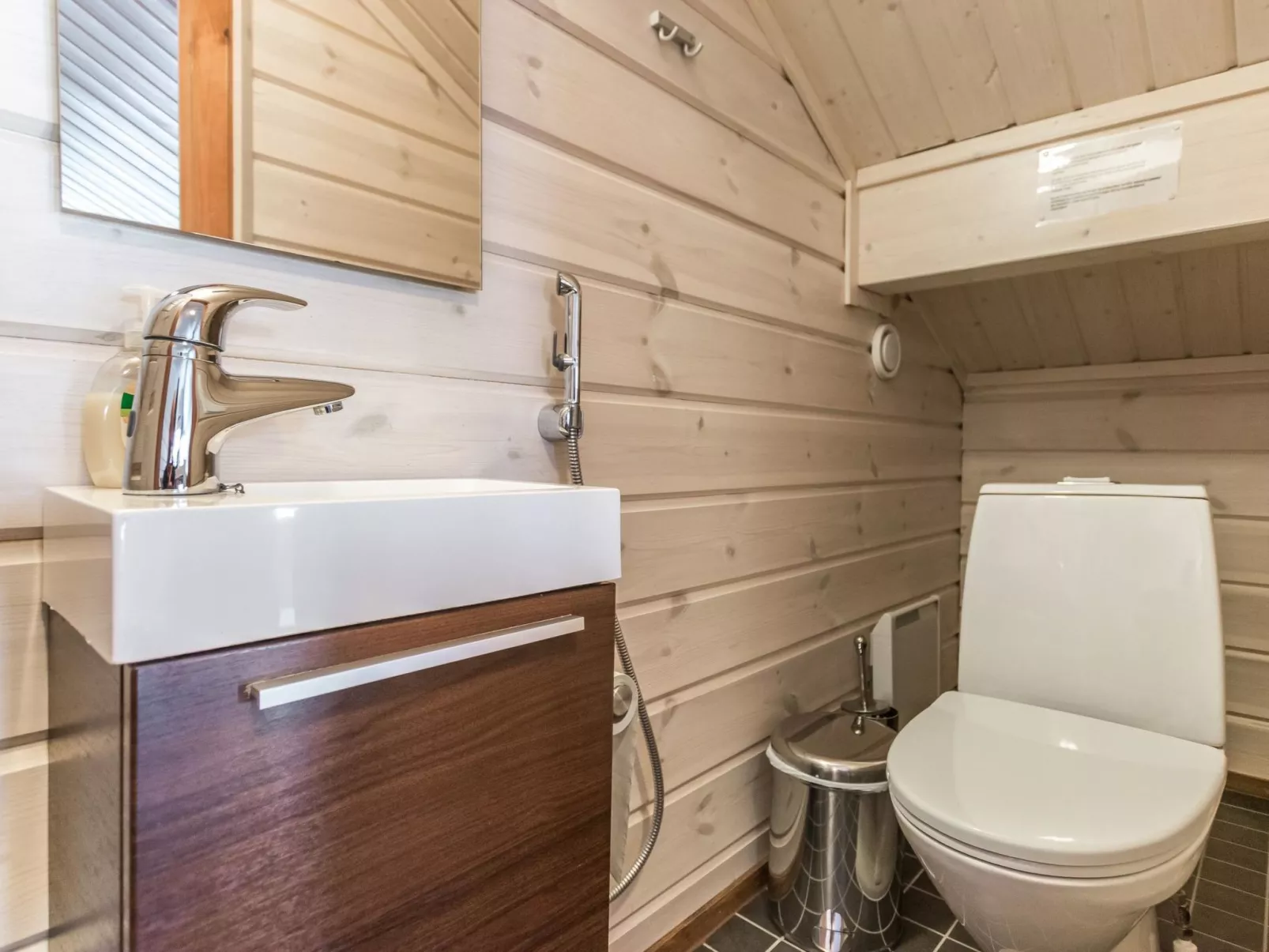 Aurinko-saaga 6 paritalo-Binnen