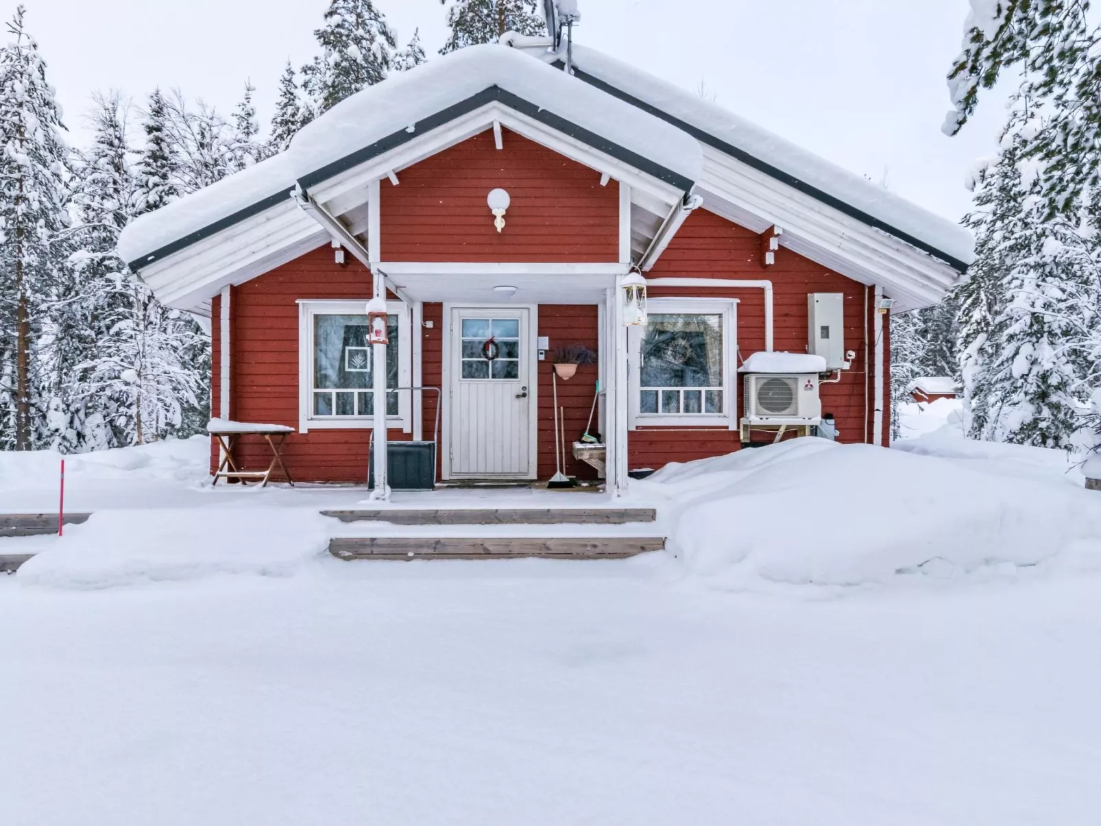 Hyryn herra mökki-Binnen