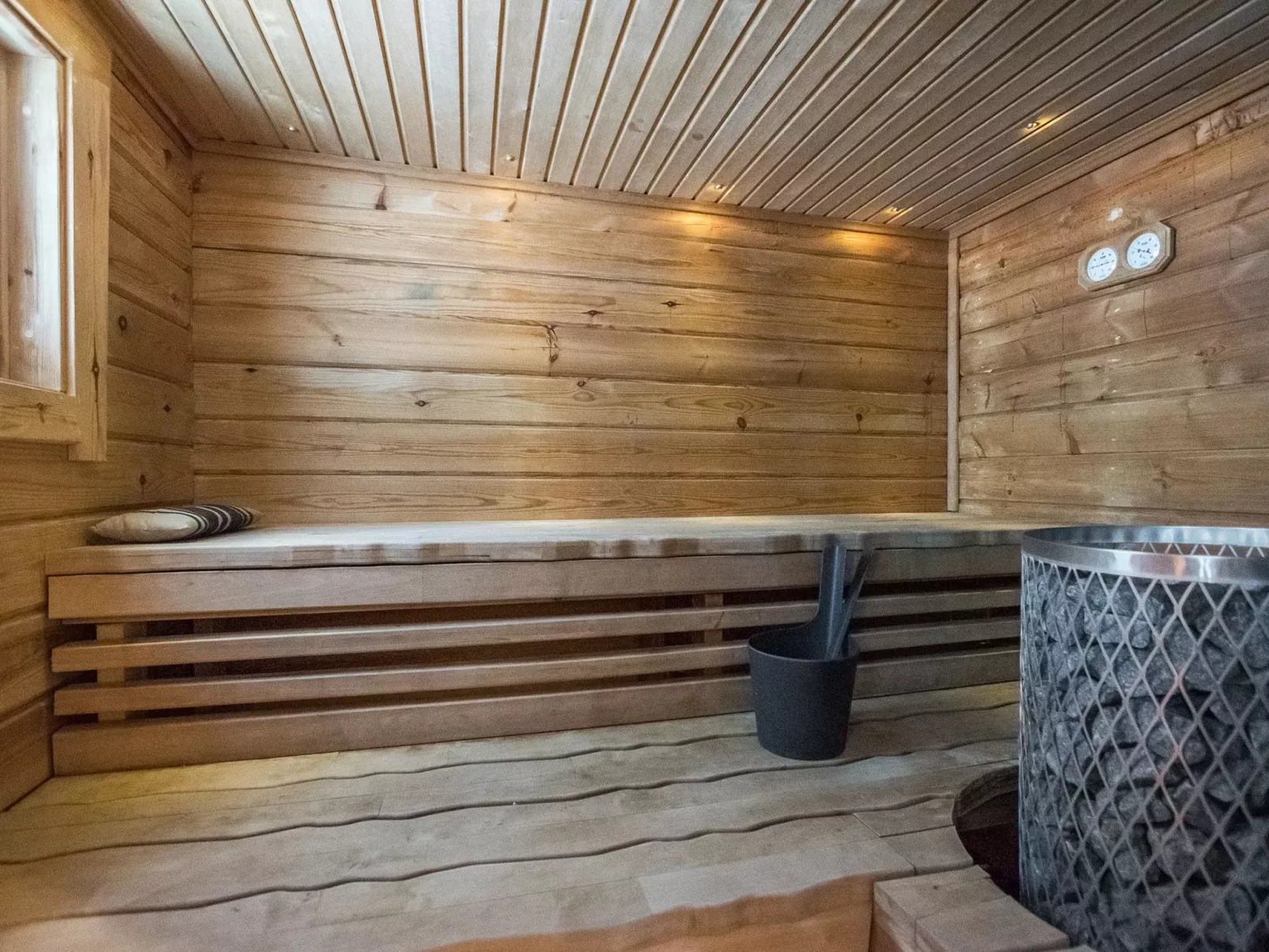 Uulanlinna b, paritalo-Binnen