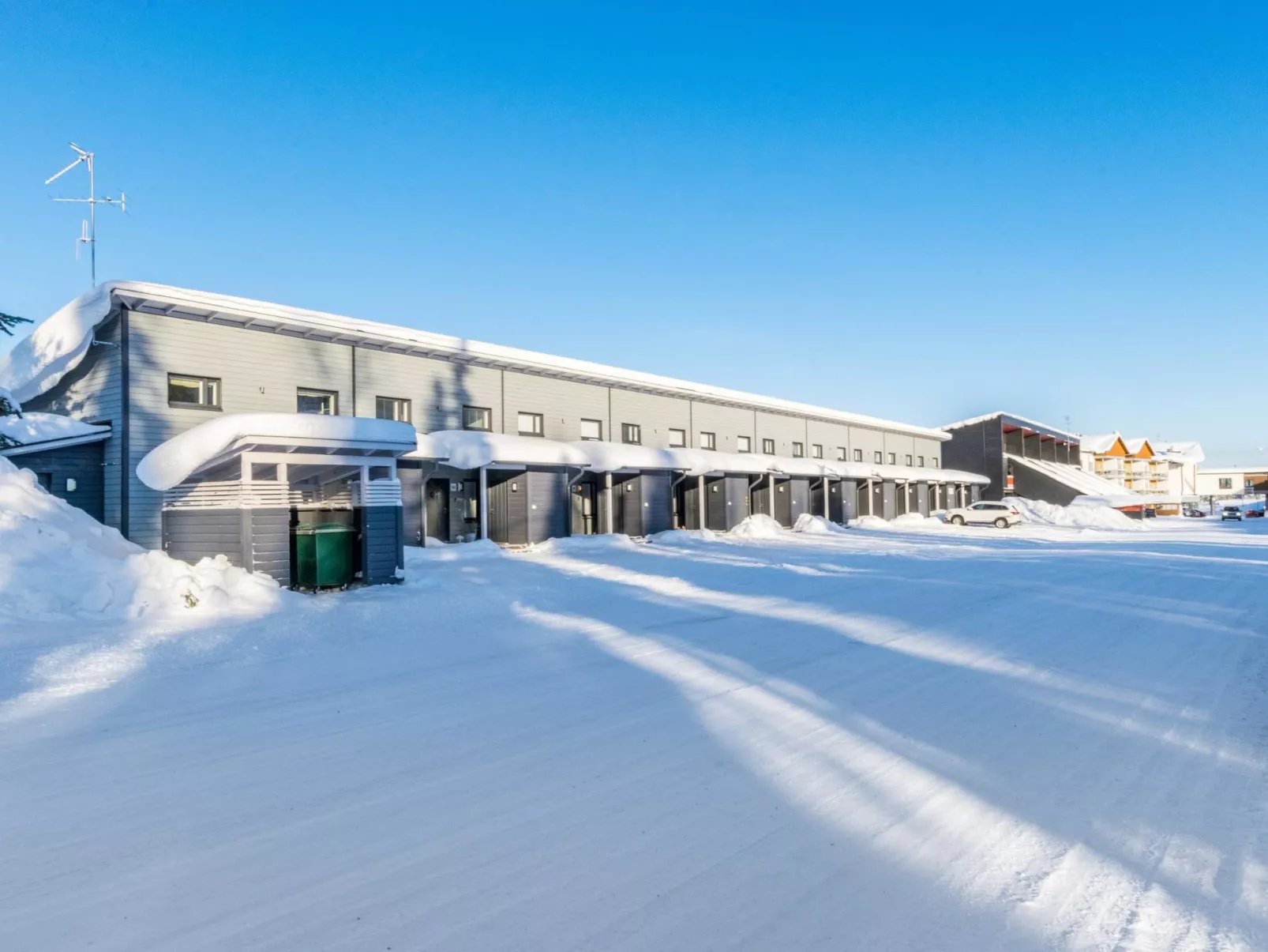 Skivillas 78 ukkohalla (1)-Binnen