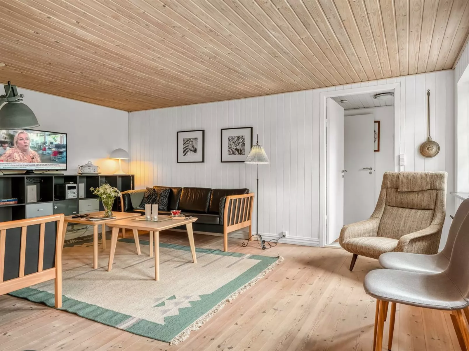 "Aku" - 700m from the sea-Binnen