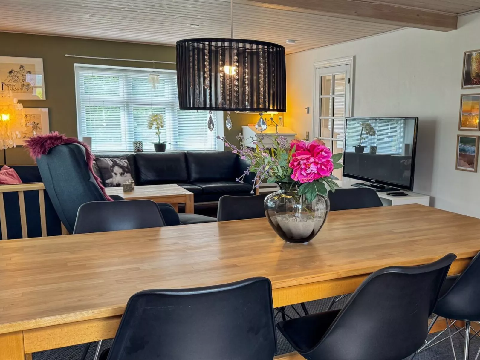 "Elza" - 2.5km from the sea-Binnen